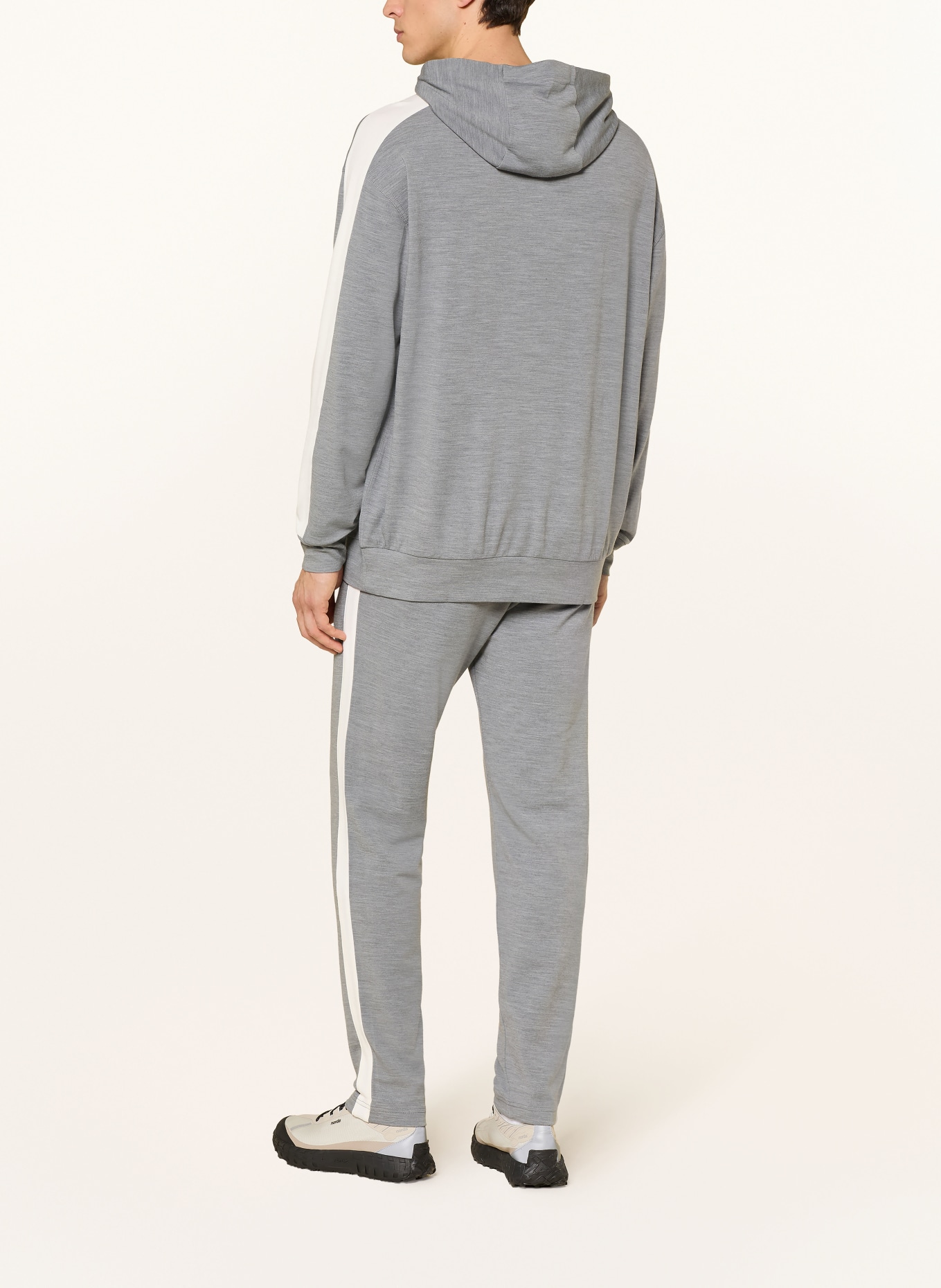 super.natural Bluza z kapturem COLORADO z wełną merino: JASNOCZARY / BIAŁY