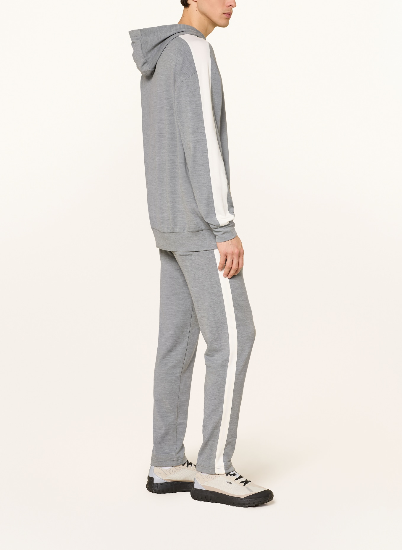 super.natural Bluza z kapturem COLORADO z wełną merino: JASNOCZARY / BIAŁY