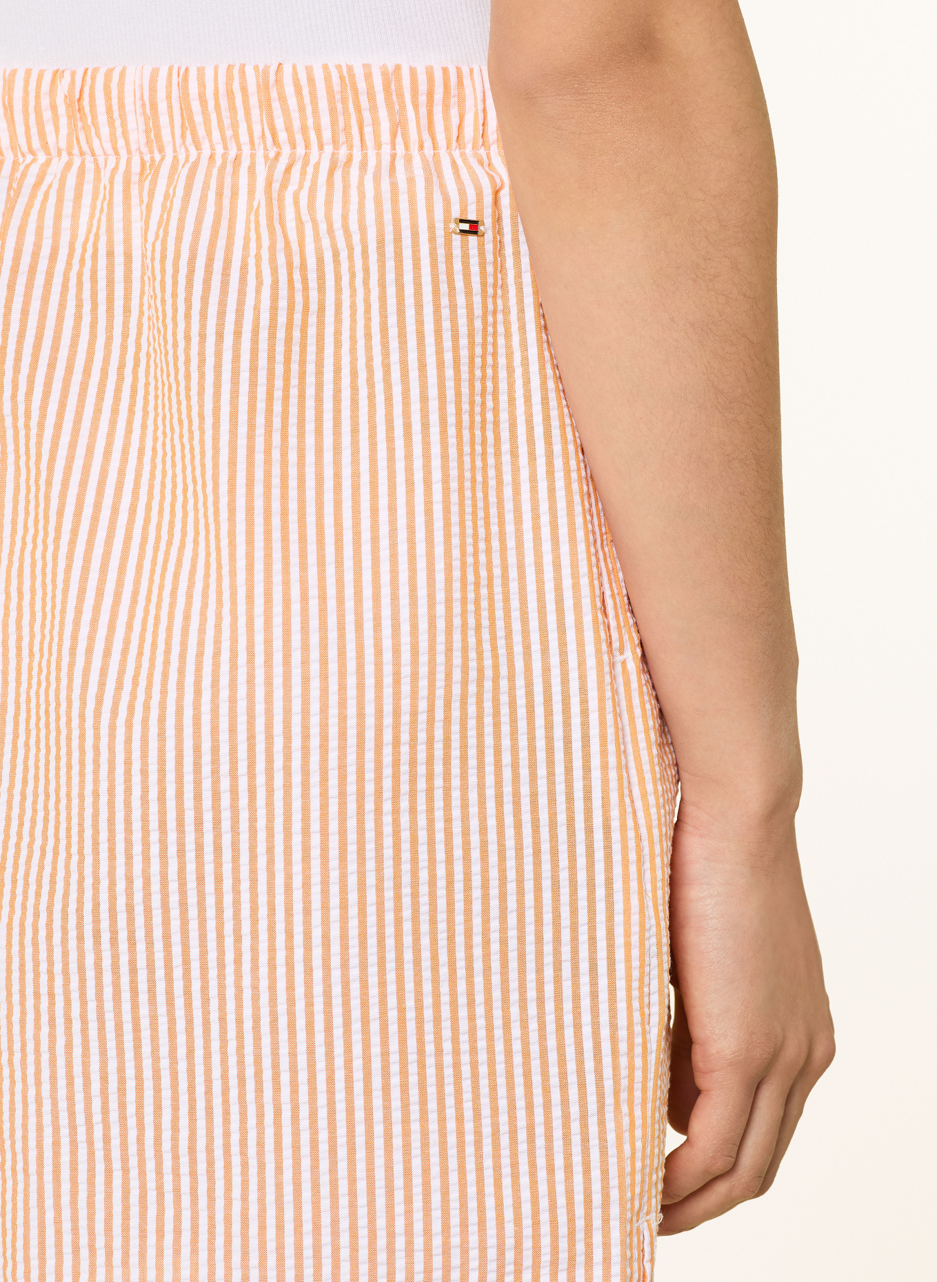 TOMMY HILFIGER Shorts: ORANGE / WHITE