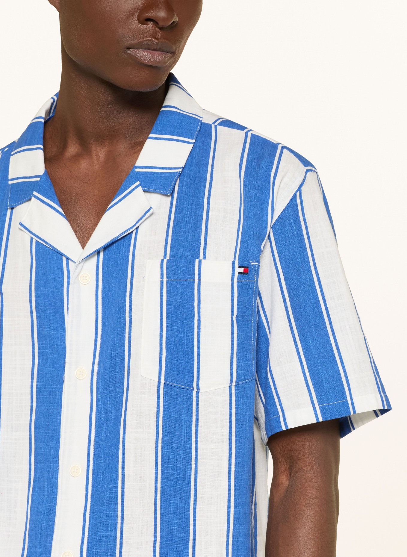 TOMMY HILFIGER Košile s krátkým rukávem Comfort Fit: TMAVĚ MODRÁ / BÍLÁ