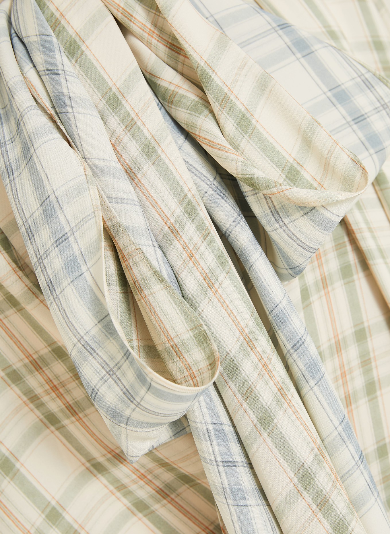 Acne Studios Schluppenkleid aus Satin: CREME / BRAUN / HELLGRÜN