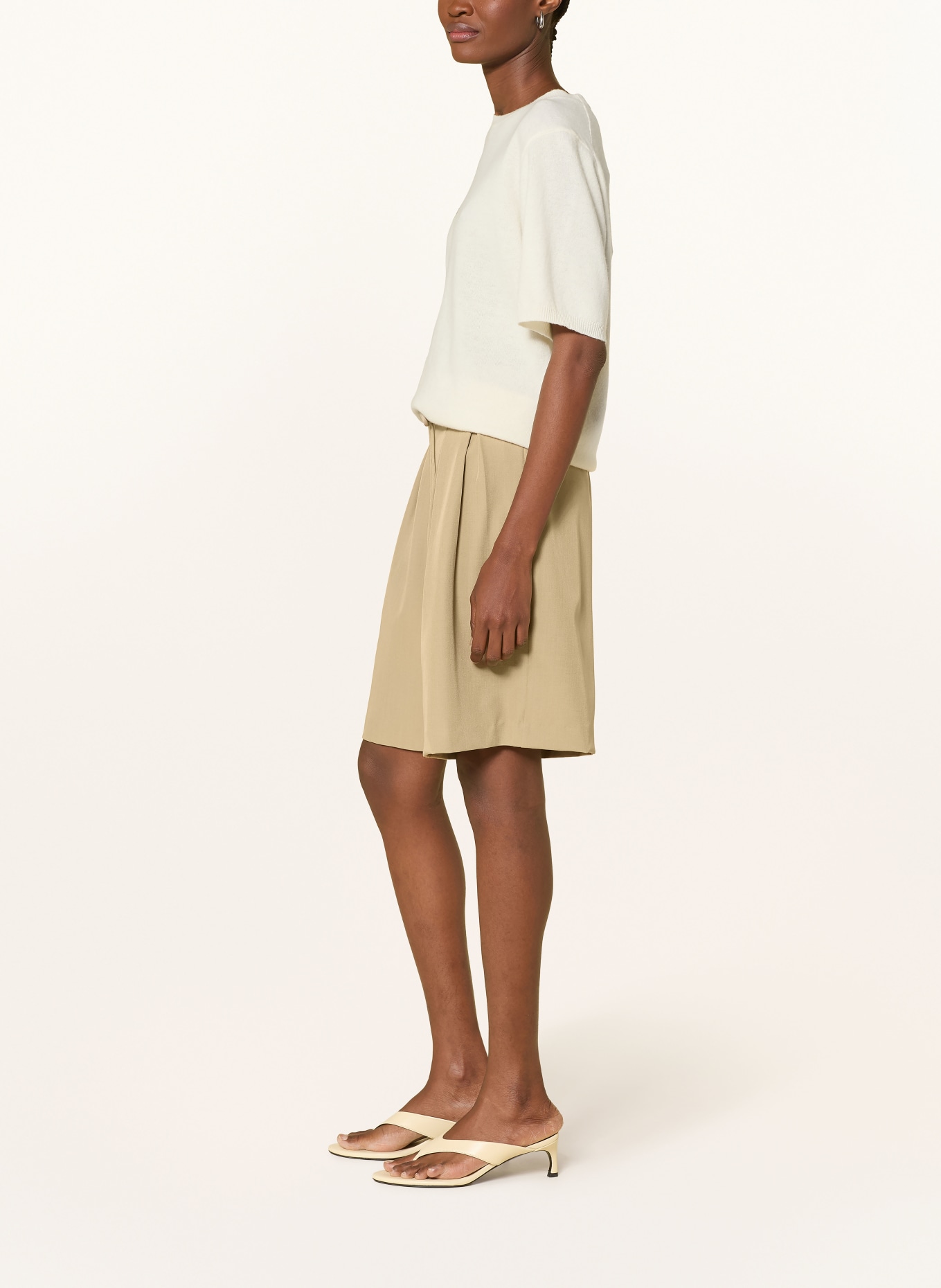 Y.A.S. Shorts: BEIGE