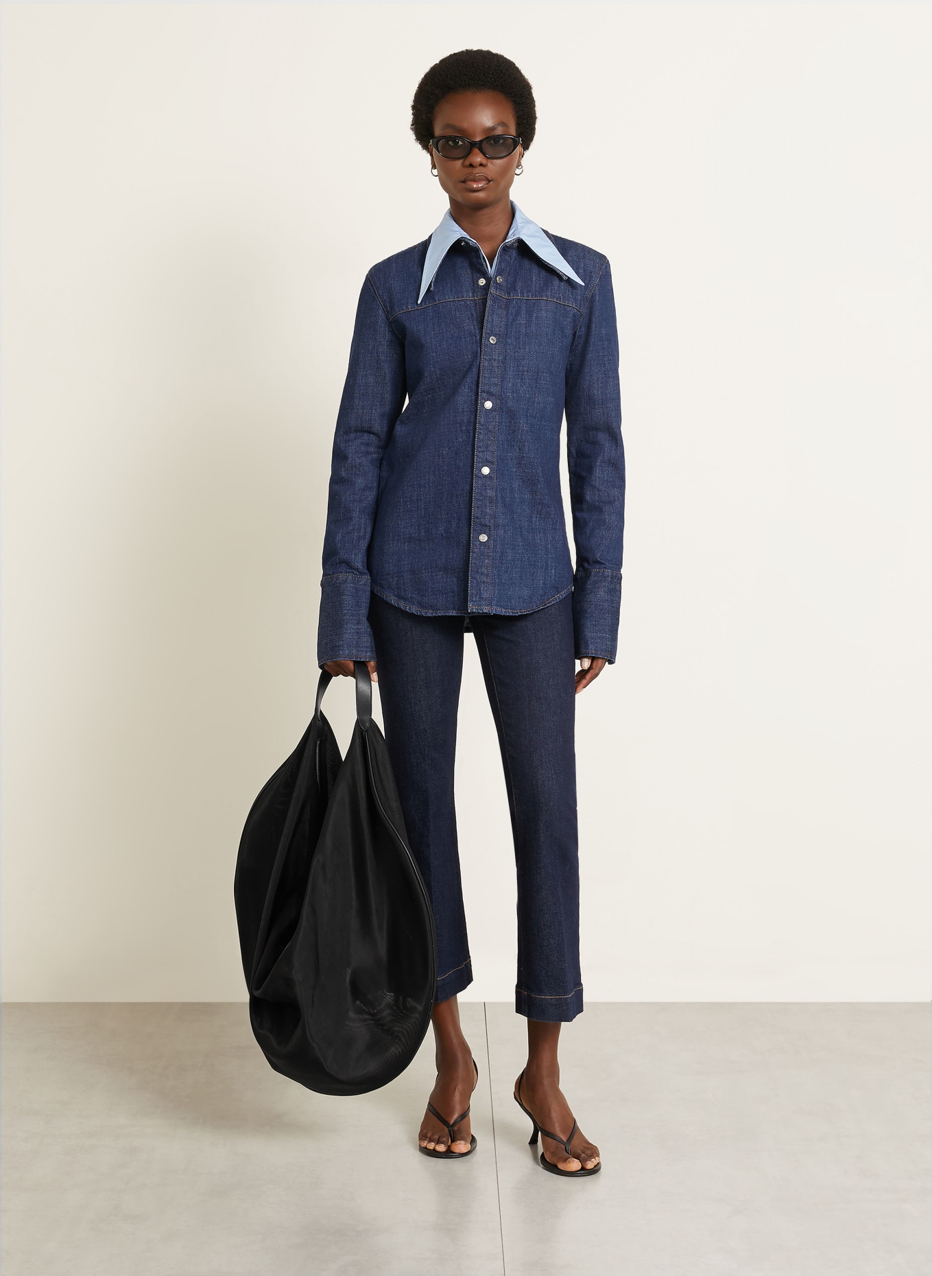 AESTHER EKME Sac à bandoulière RAY LARGE: NOIR / ARGENT