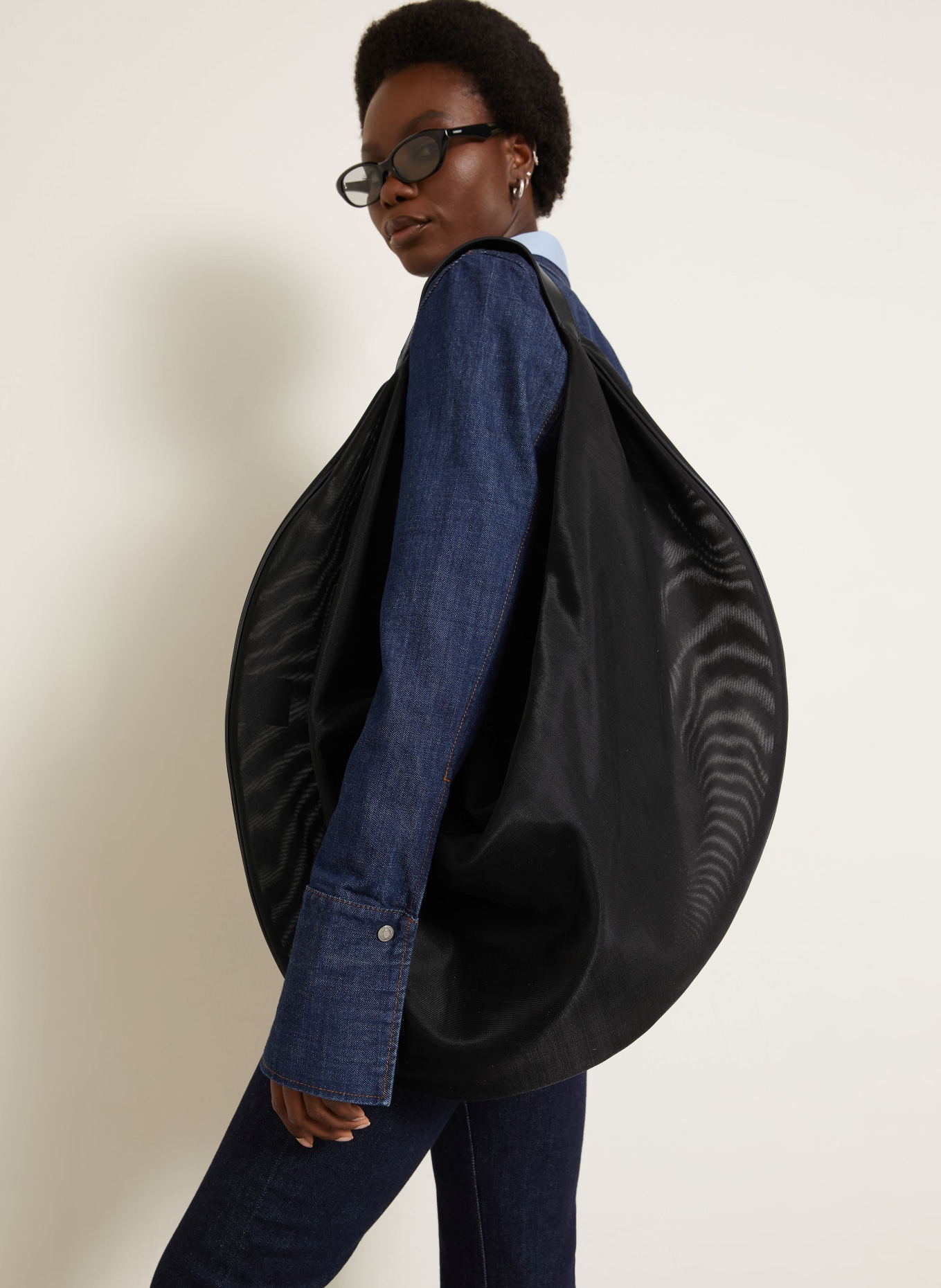 AESTHER EKME Sac à bandoulière RAY LARGE: NOIR / ARGENT