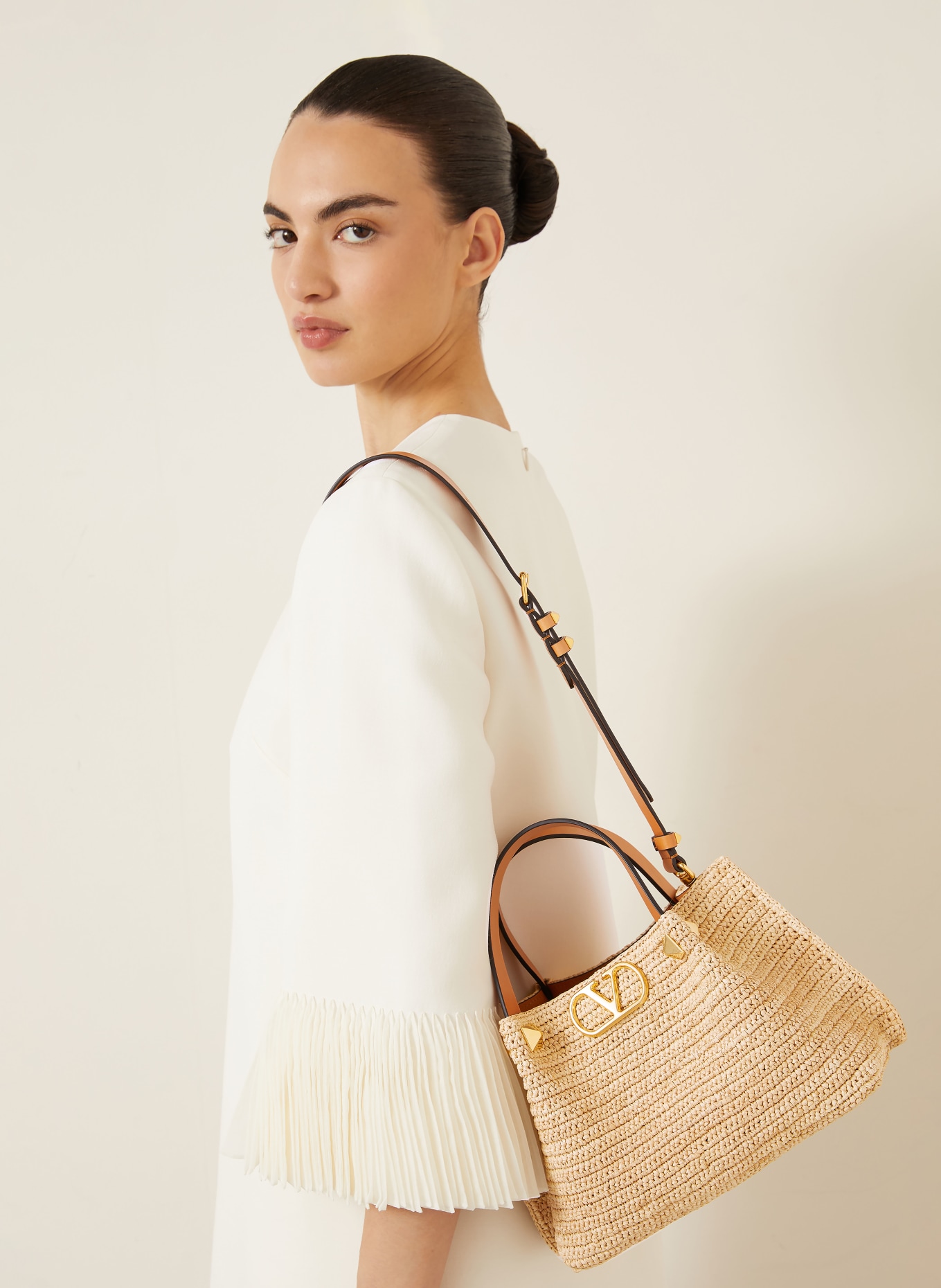 VALENTINO GARAVANI Sac à main VLOGO SIGNATURE SMALL avec rivets: MARRON CLAIR / OR / CHAMEAU