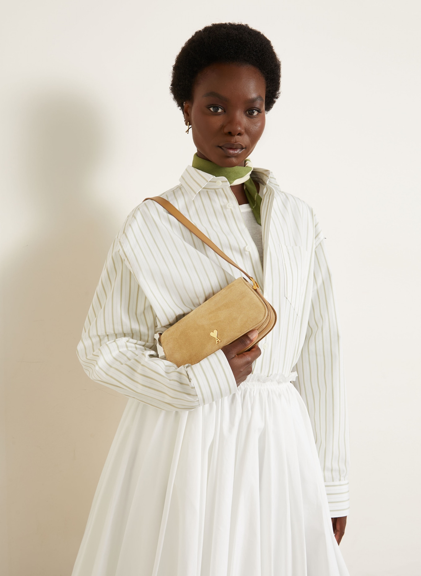 AMI PARIS Schoudertas PARIS PARIS: LICHTBRUIN