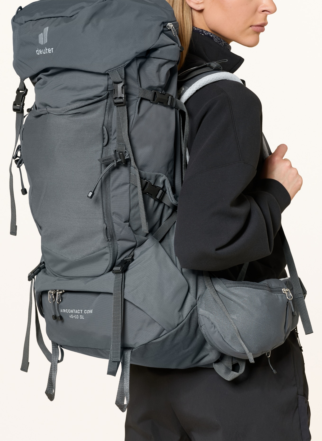 deuter Batoh AIRCONTACT CORE 45+10 SL: TMAVĚ ŠEDÁ