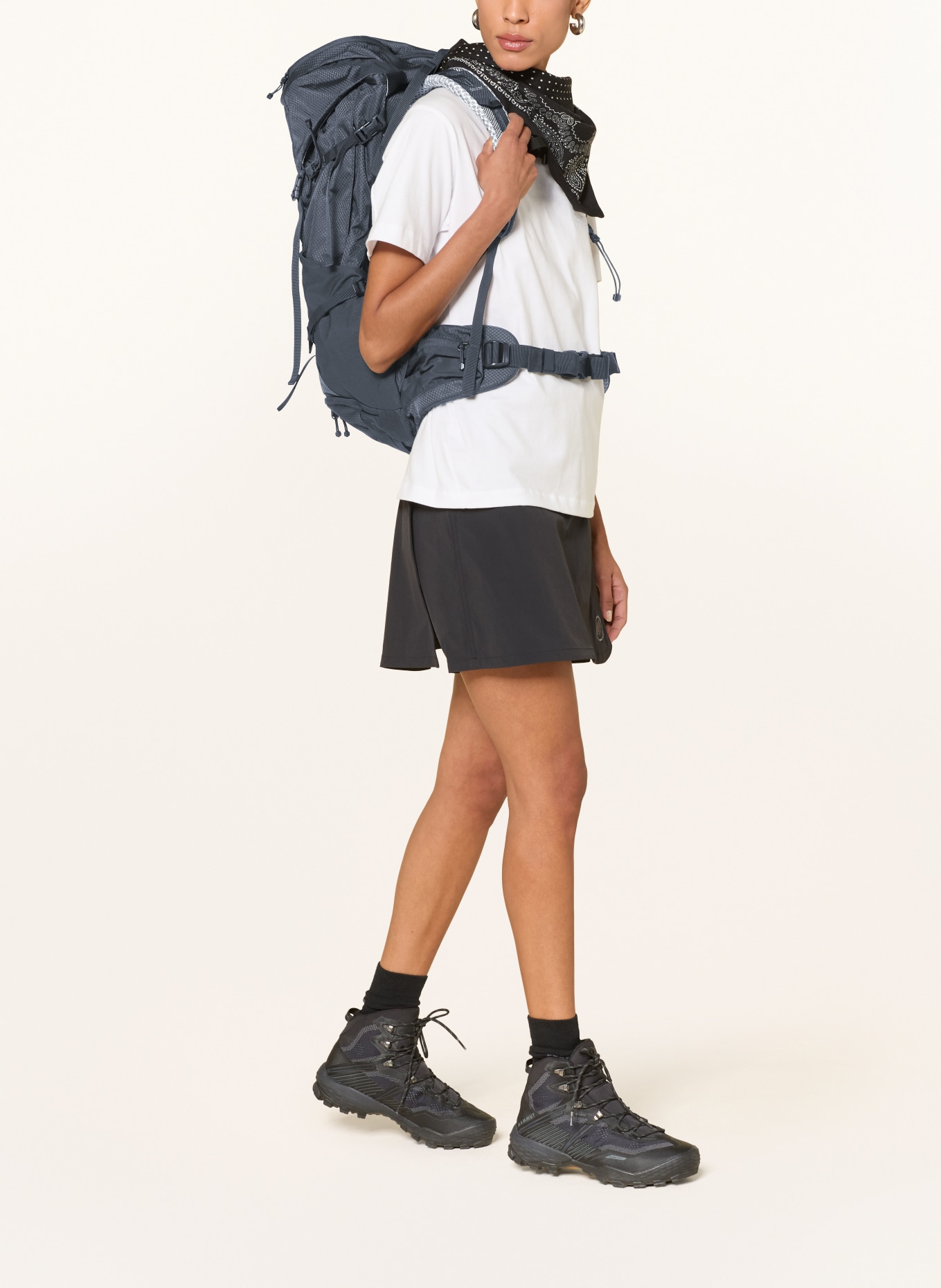 deuter Batoh FUTURA PRO 34 SL: ČERNÁ