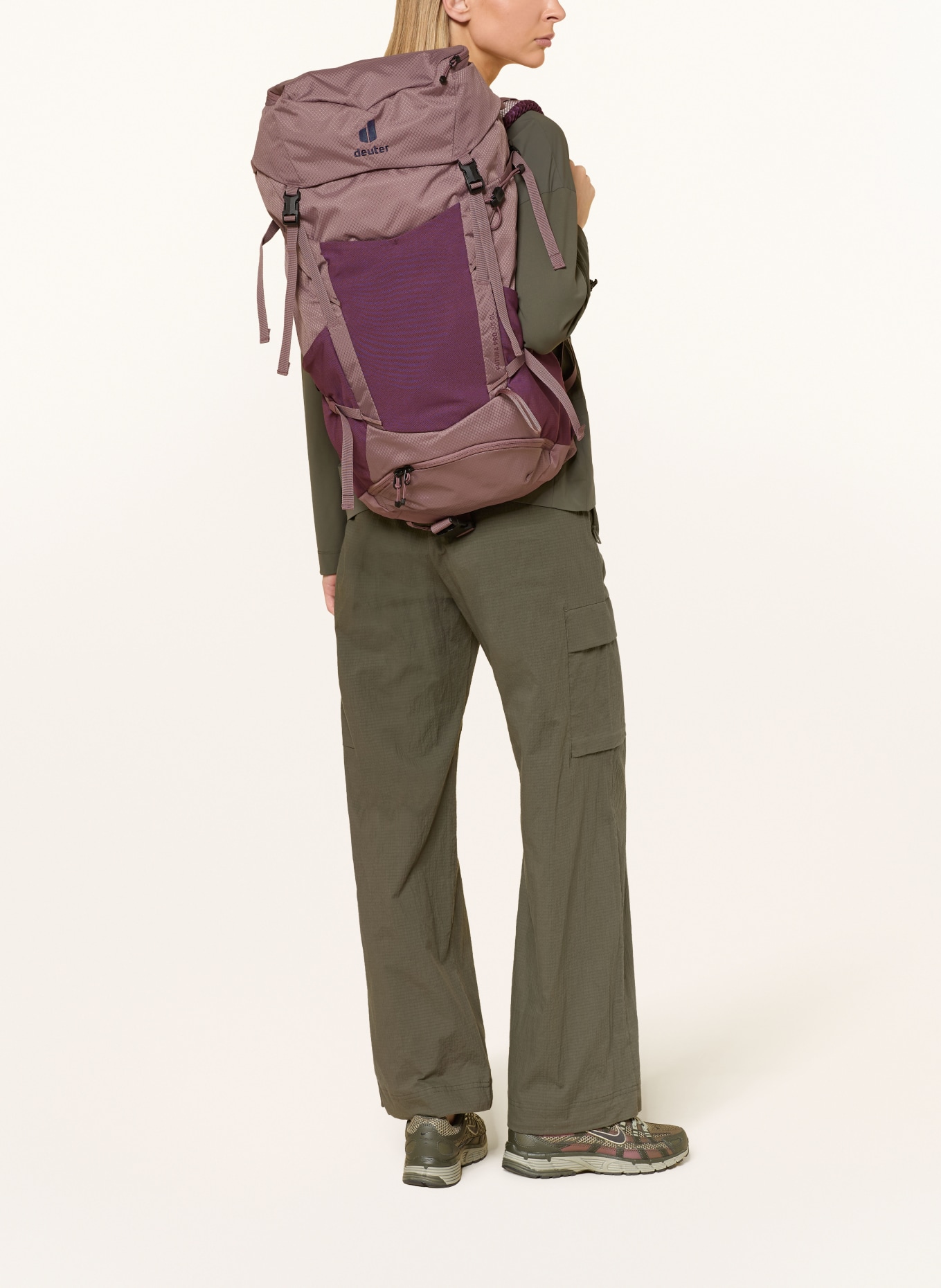 deuter Batoh FUTURA PRO 30 SL: STARORŮŽOVÁ / SVĚTLE FIALOVÁ