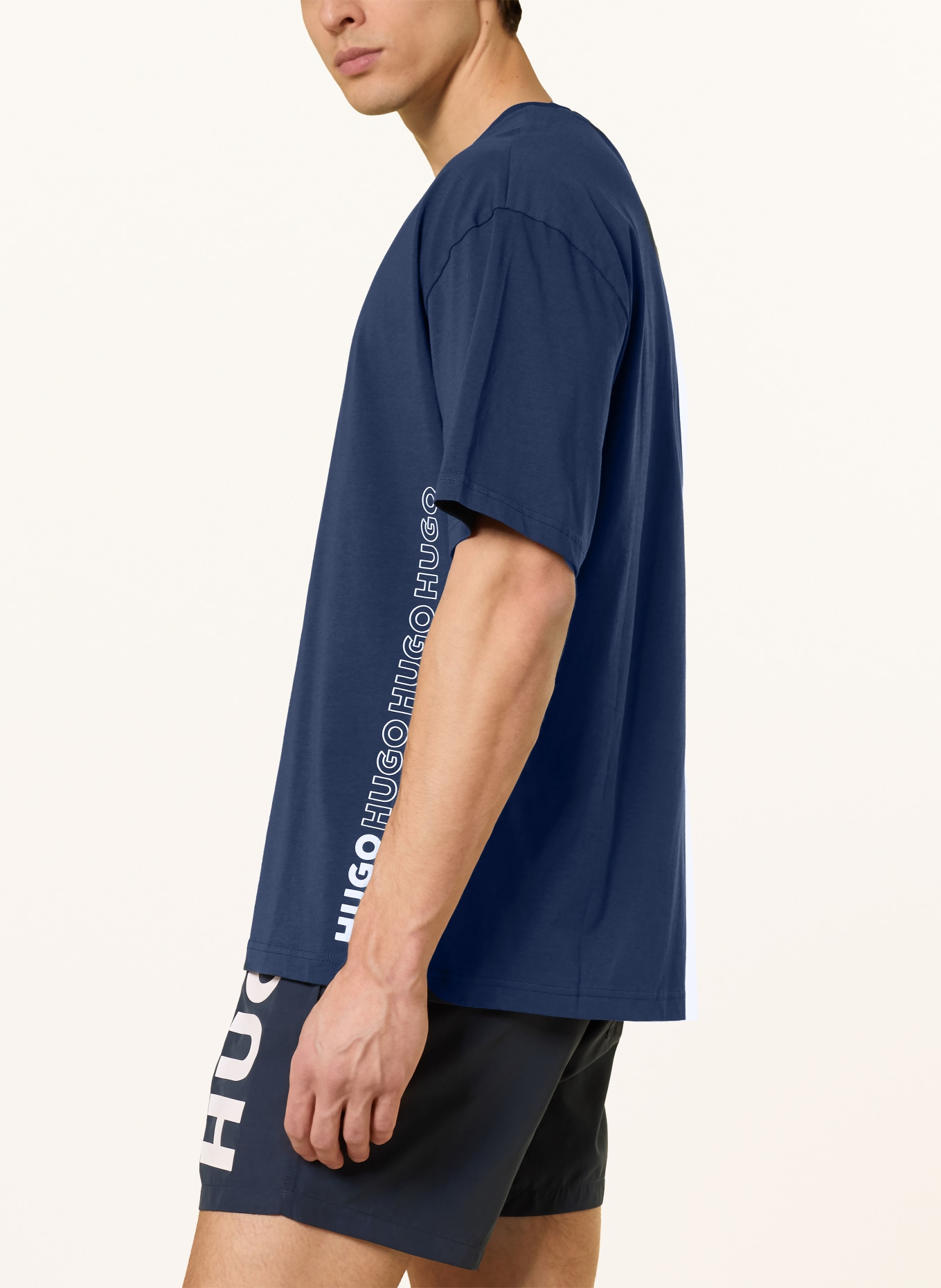 HUGO T-shirt TIKI: DONKERBLAUW / WIT