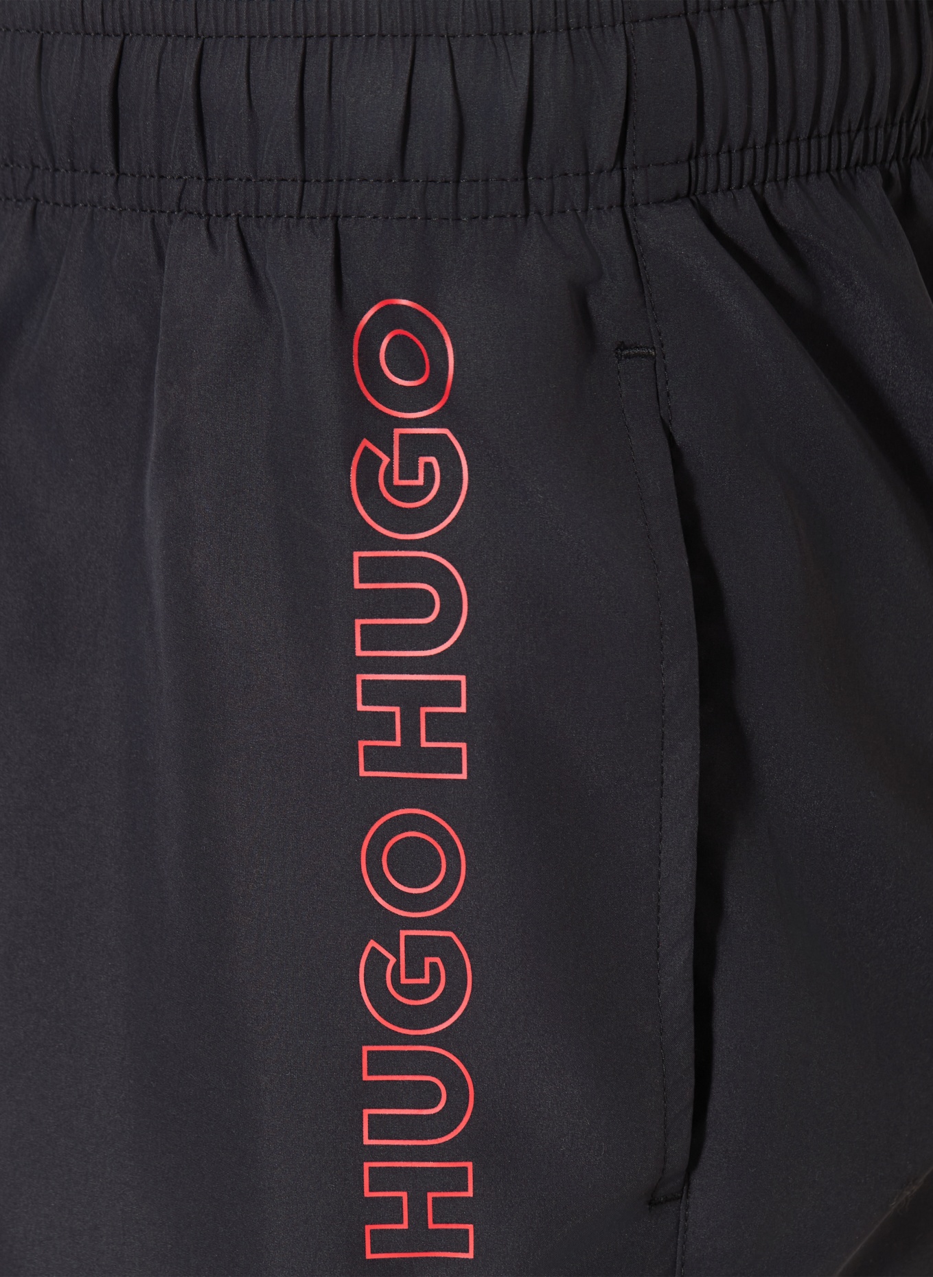 HUGO Zwemshort TIKI: ZWART / ROOD