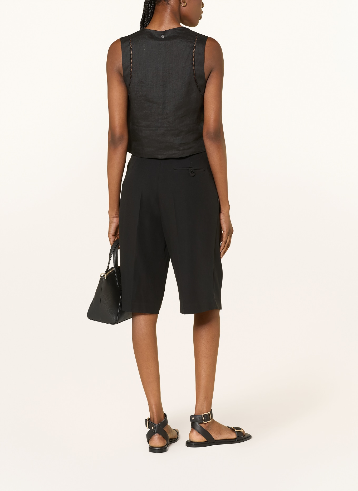 BOSS Weste IRIKA im Materialmix mit Lochspitze: SCHWARZ