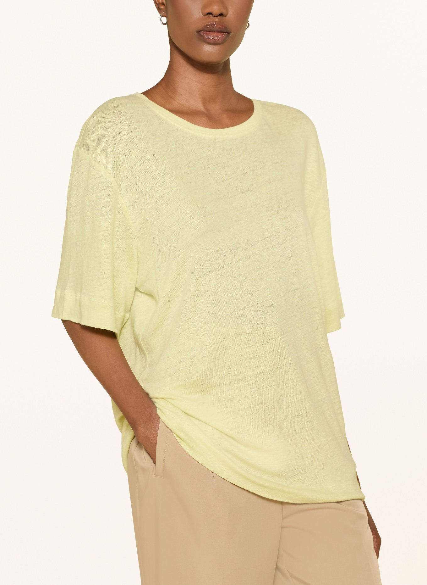 BOSS T-shirt EMMA van linnen: LICHTGEEL