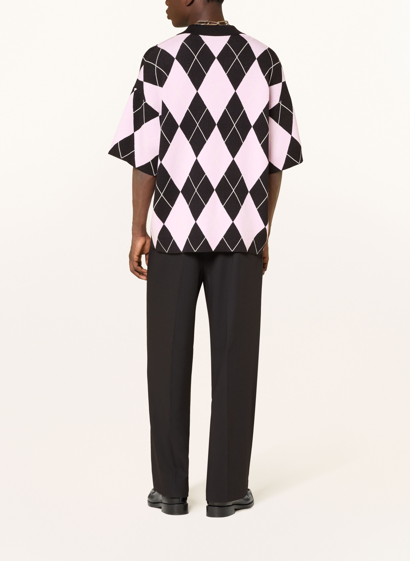 WRSTBHVR Strick-Poloshirt LEV: SCHWARZ / HELLROSA