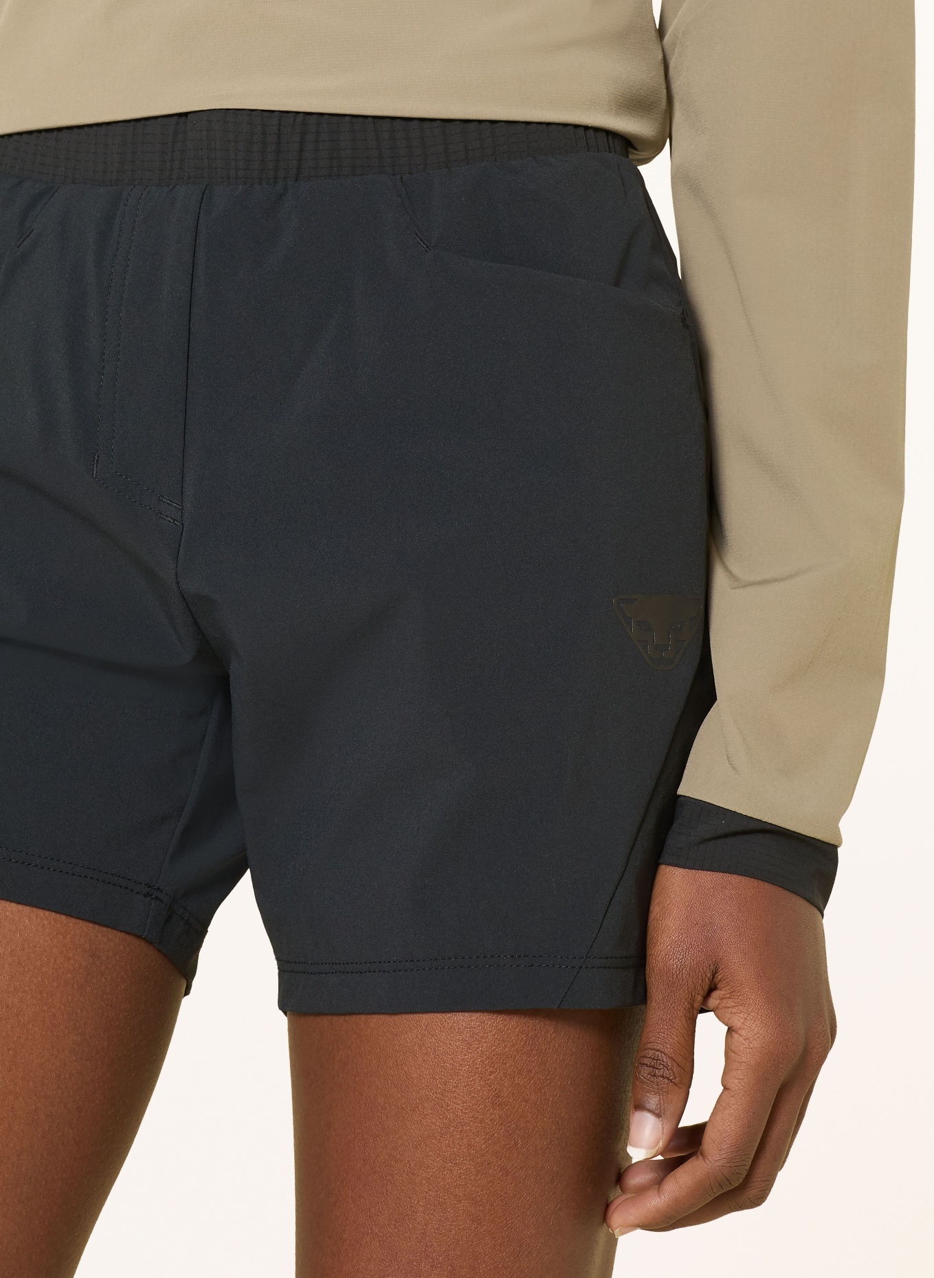 DYNAFIT Trekkingshorts TRAVERSE HYBRID: SCHWARZ