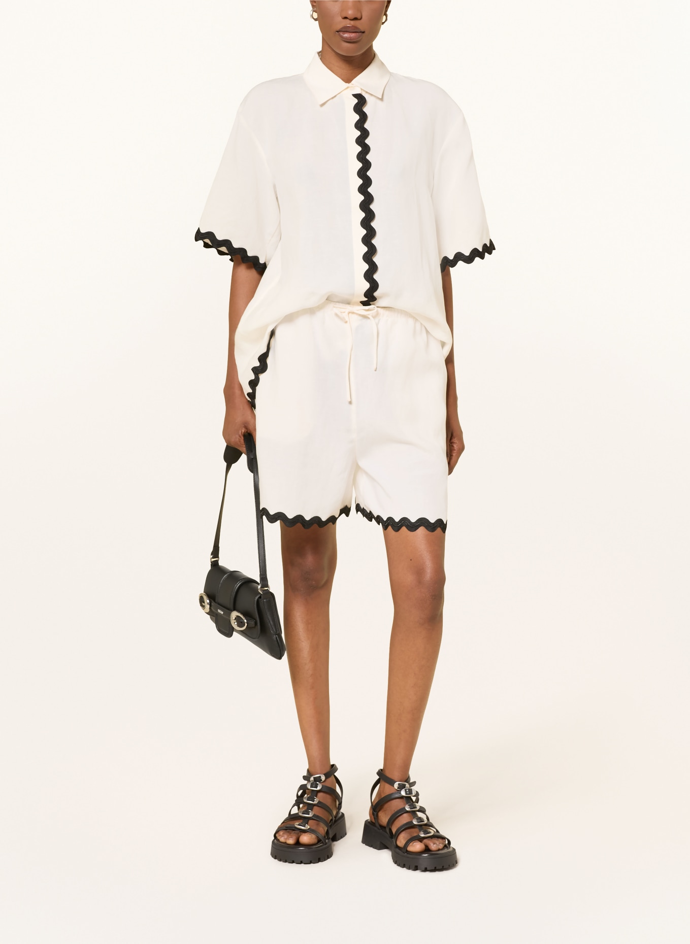 HUGO HASLALA Shorts: CREAM / BLACK