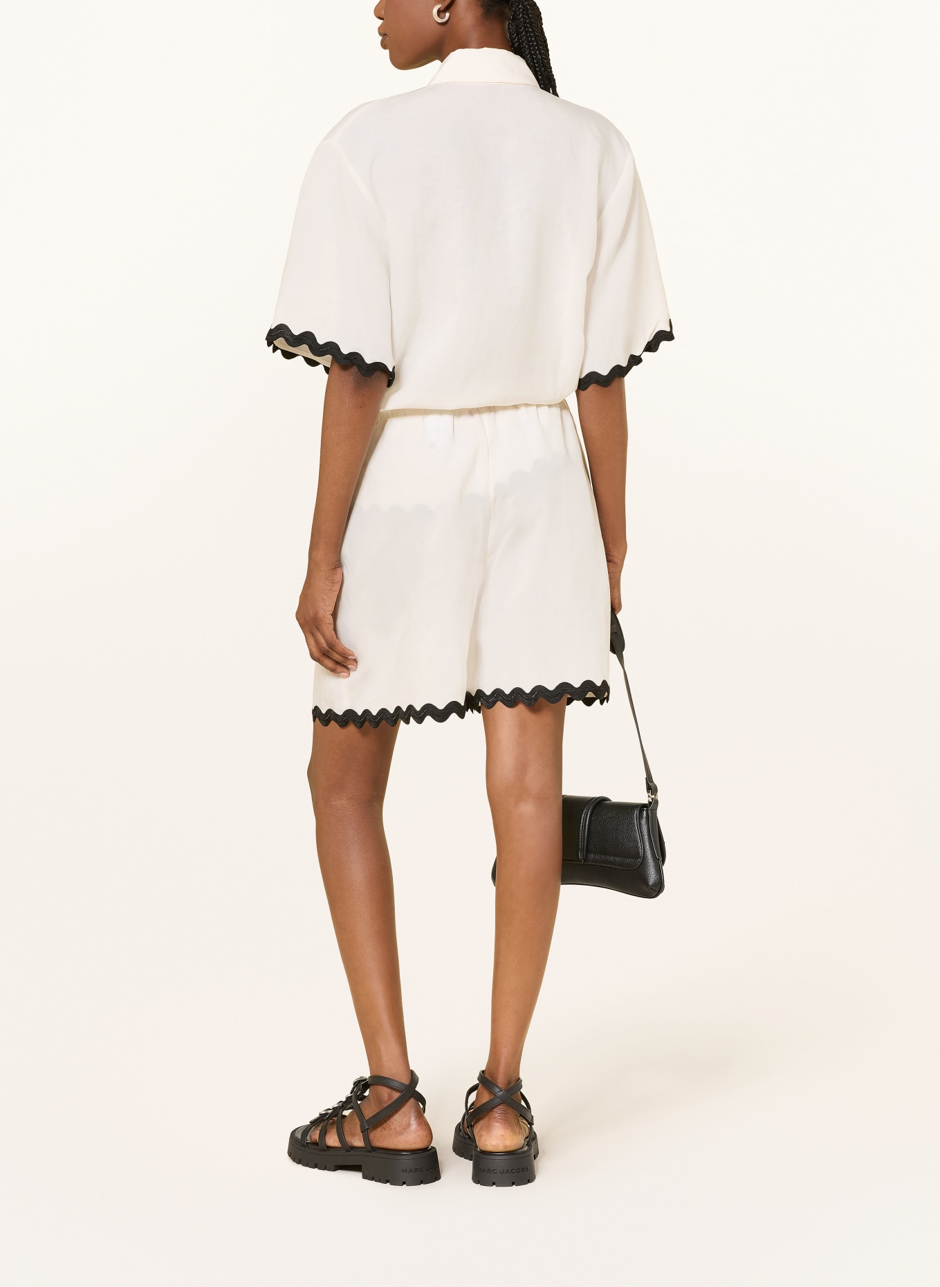 HUGO HASLALA Shorts: CREAM / BLACK