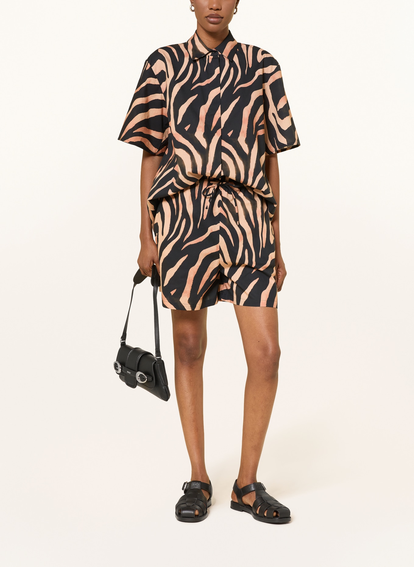 HUGO Shorts HASLALA: SCHWARZ / BRAUN / BEIGE