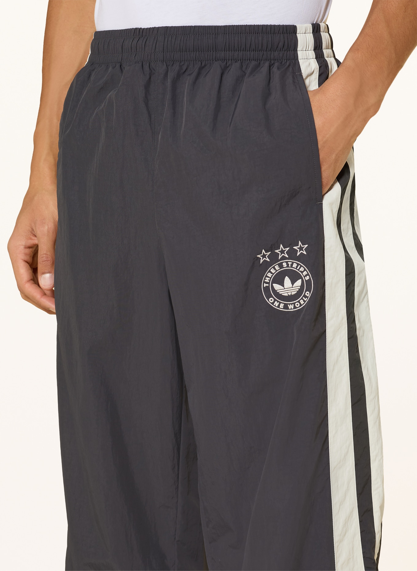 adidas Originals ORIGINALS SANTIAGO Track Pants: DARK GRAY / CREAM