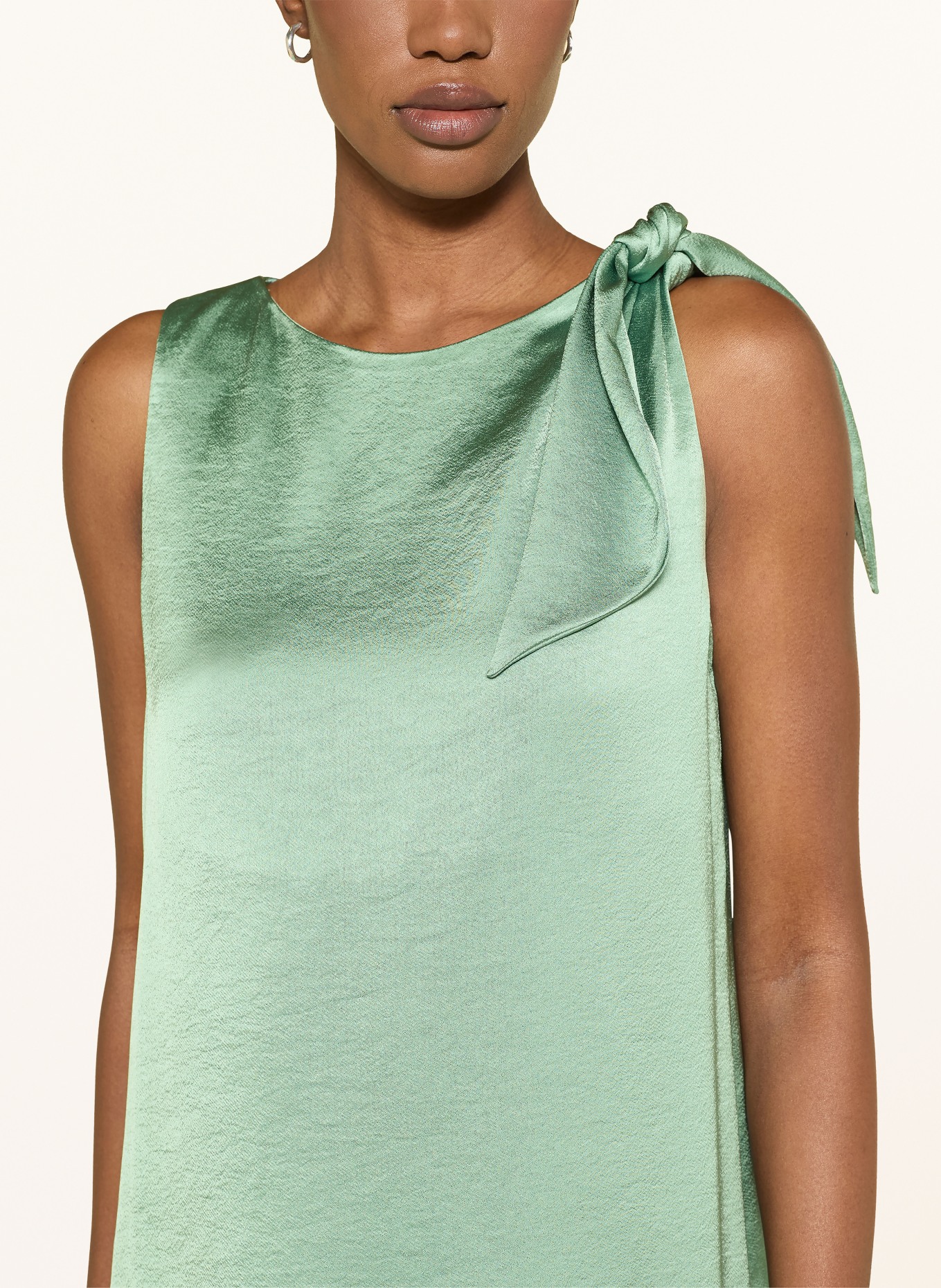 RIANI saténové šaty: ZELENÁ