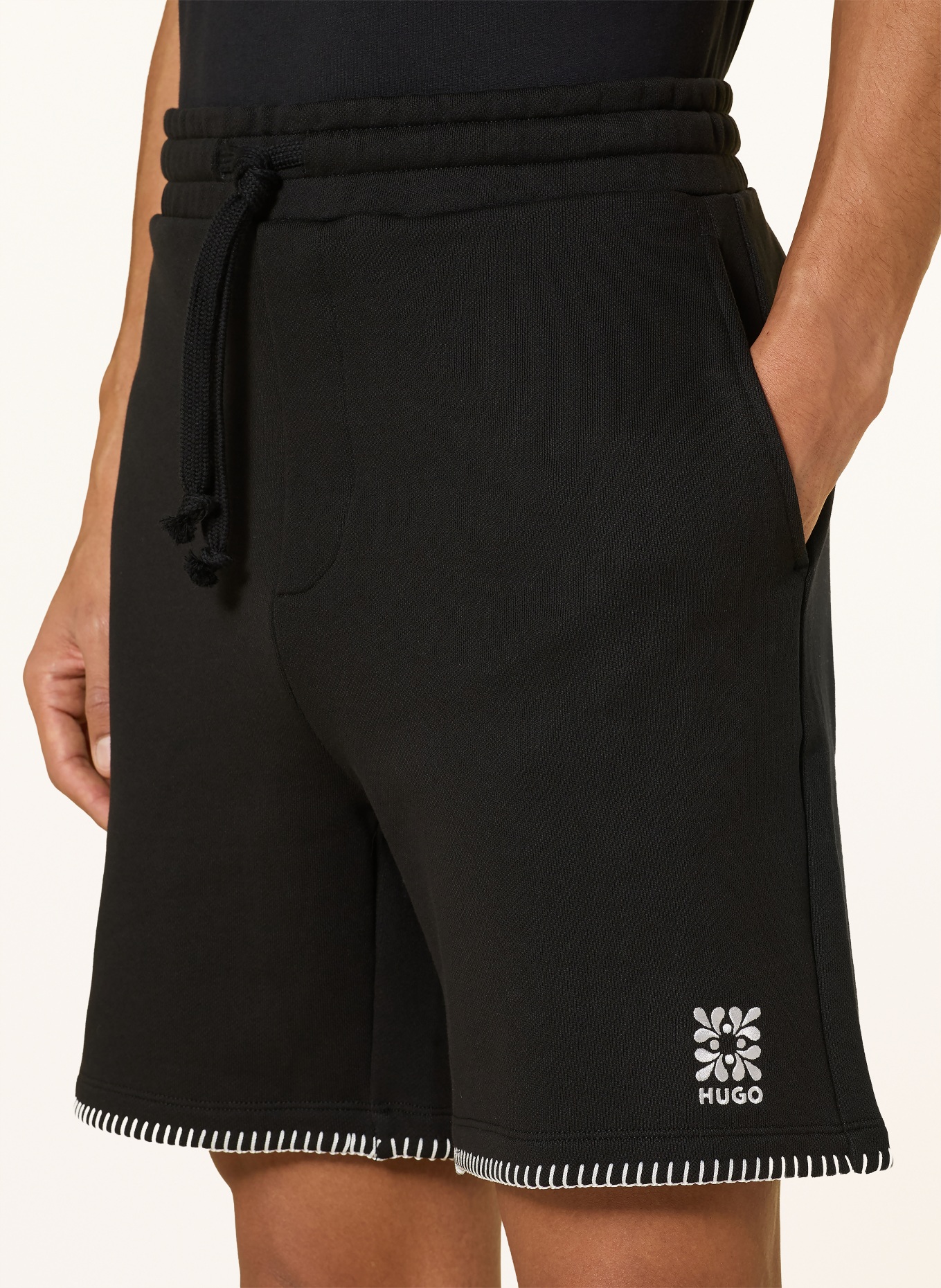 HUGO Sweatshorts DARONSO: SCHWARZ
