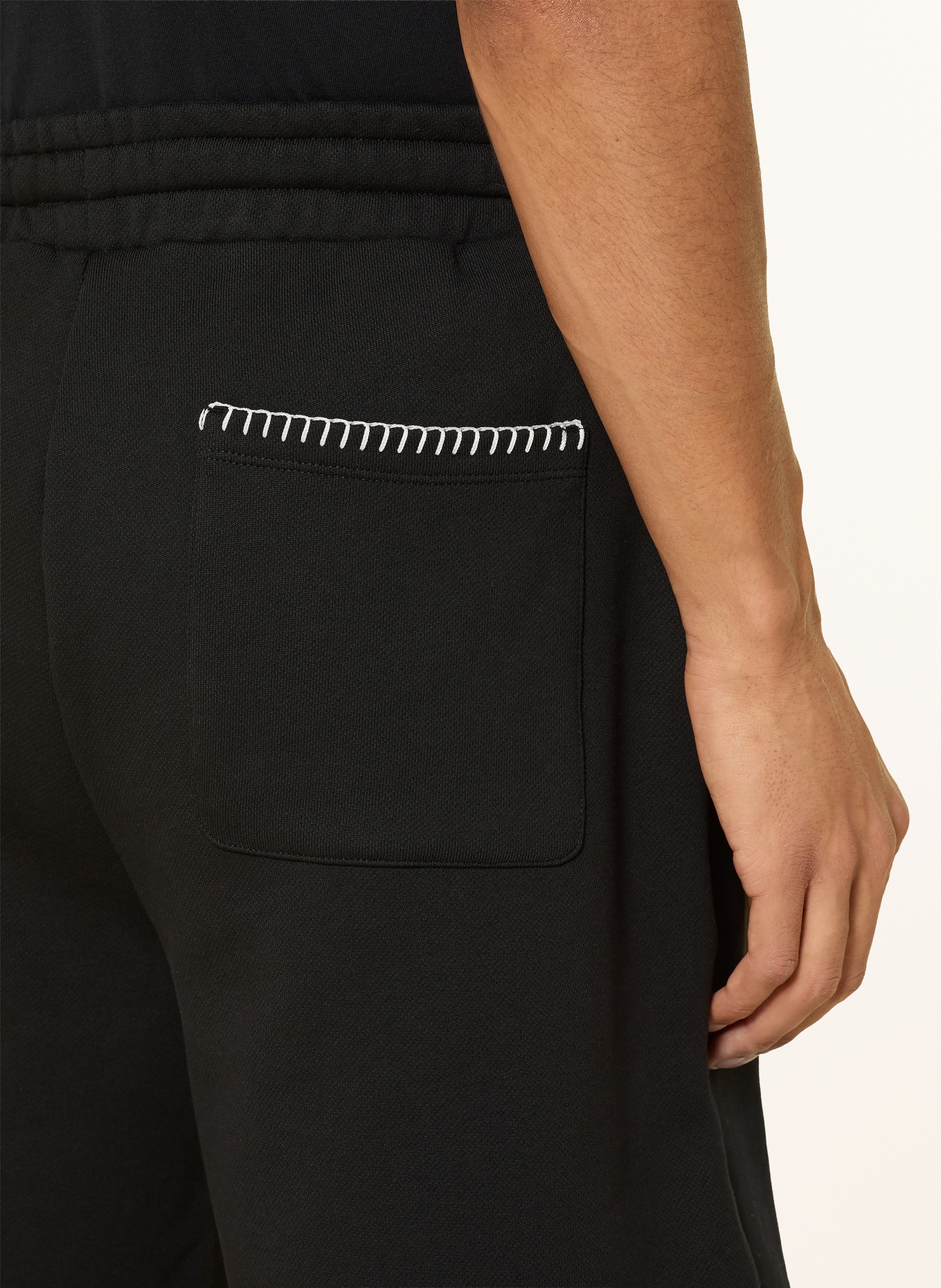 HUGO Sweatshorts DARONSO: SCHWARZ