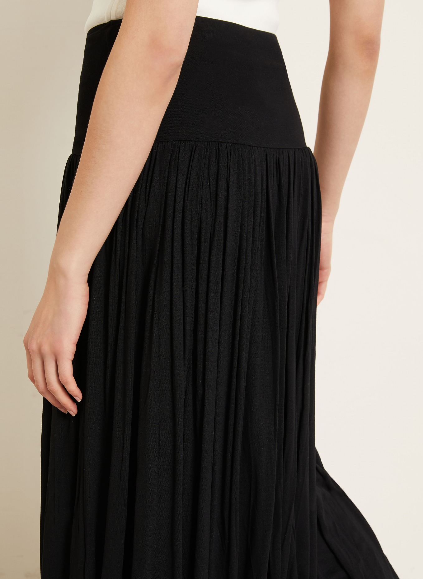 TOTEME Pleated jersey skirt: BLACK