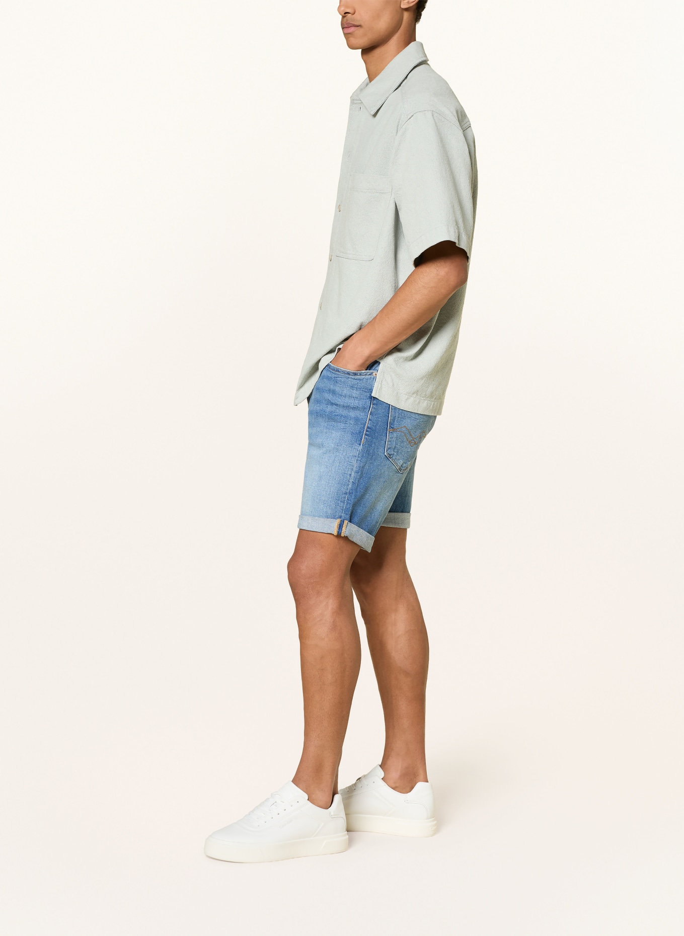 REPLAY Jeansshorts: 009 MEDIUM BLUE