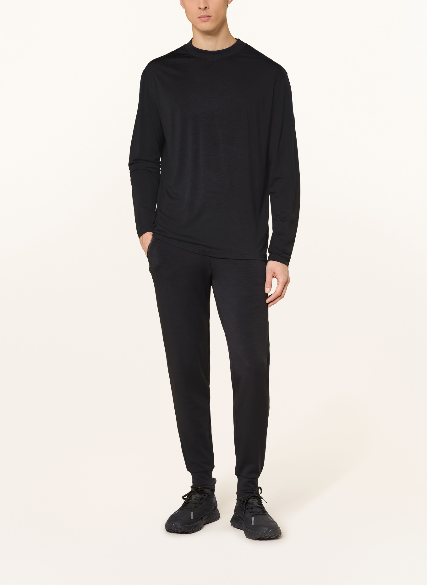 super.natural Longsleeve CASUAL mit Merinowolle: SCHWARZ