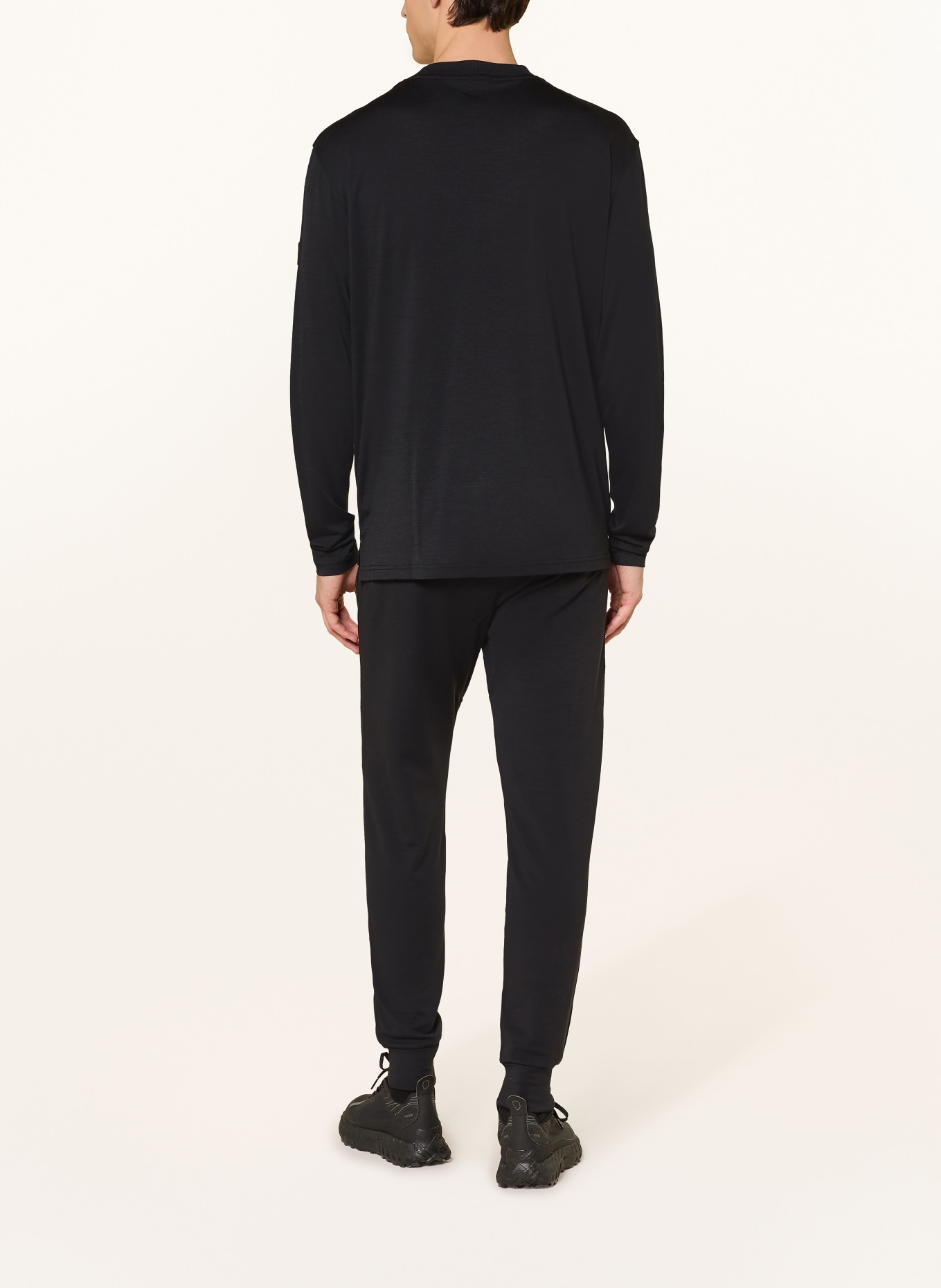 super.natural Longsleeve CASUAL mit Merinowolle: SCHWARZ