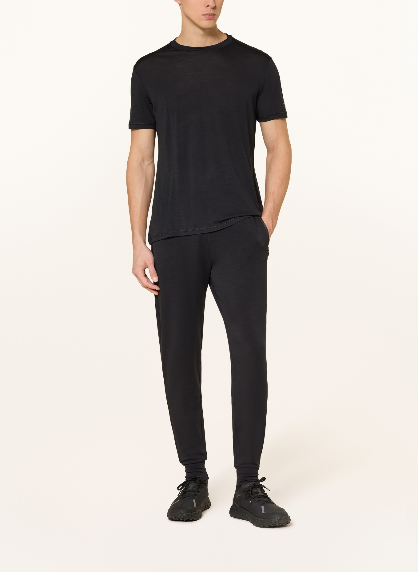 super.natural Koszulka funkcyjna ESSENTIAL z wełną merino: CZARNY