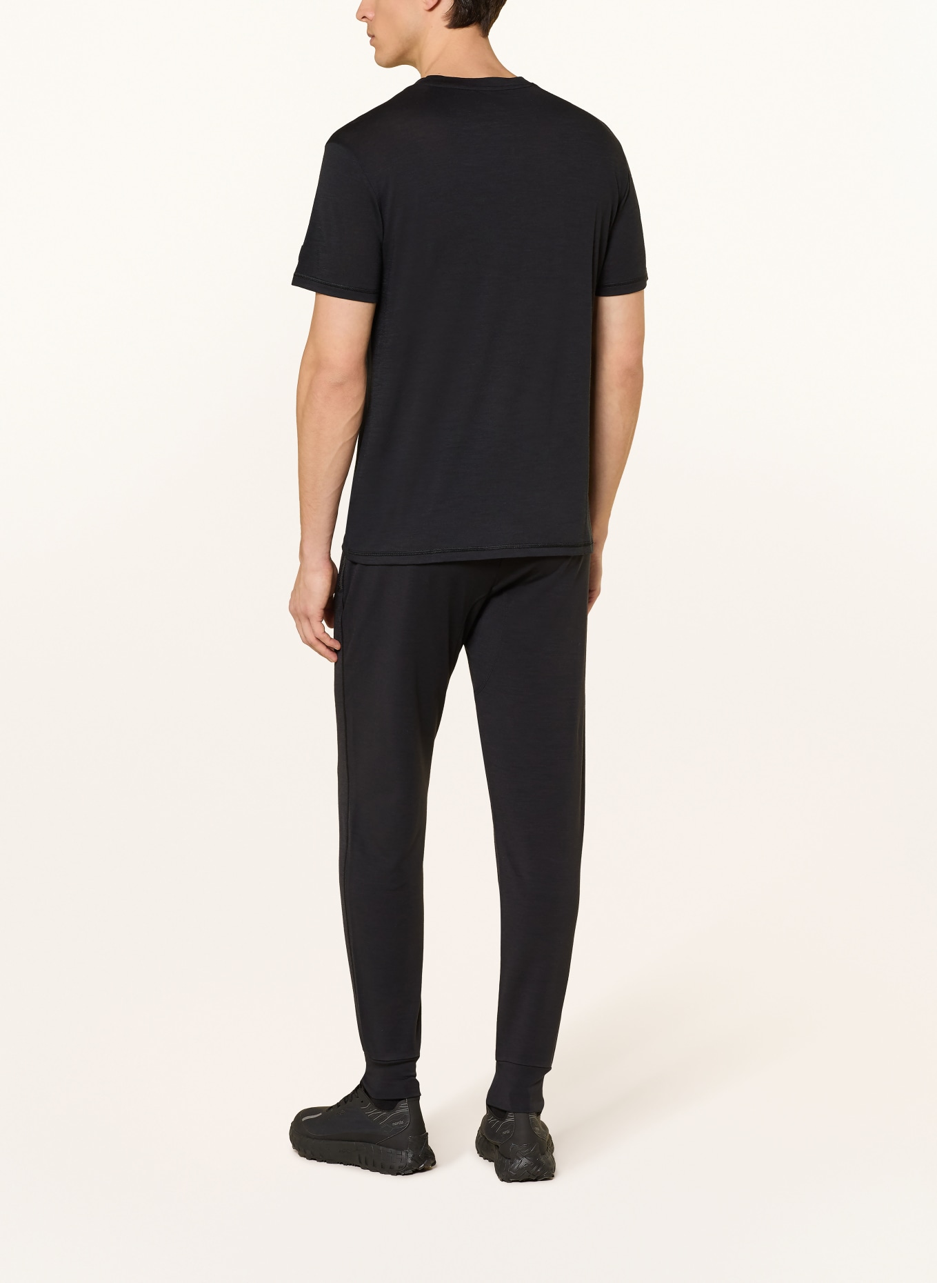 super.natural Koszulka funkcyjna ESSENTIAL z wełną merino: CZARNY