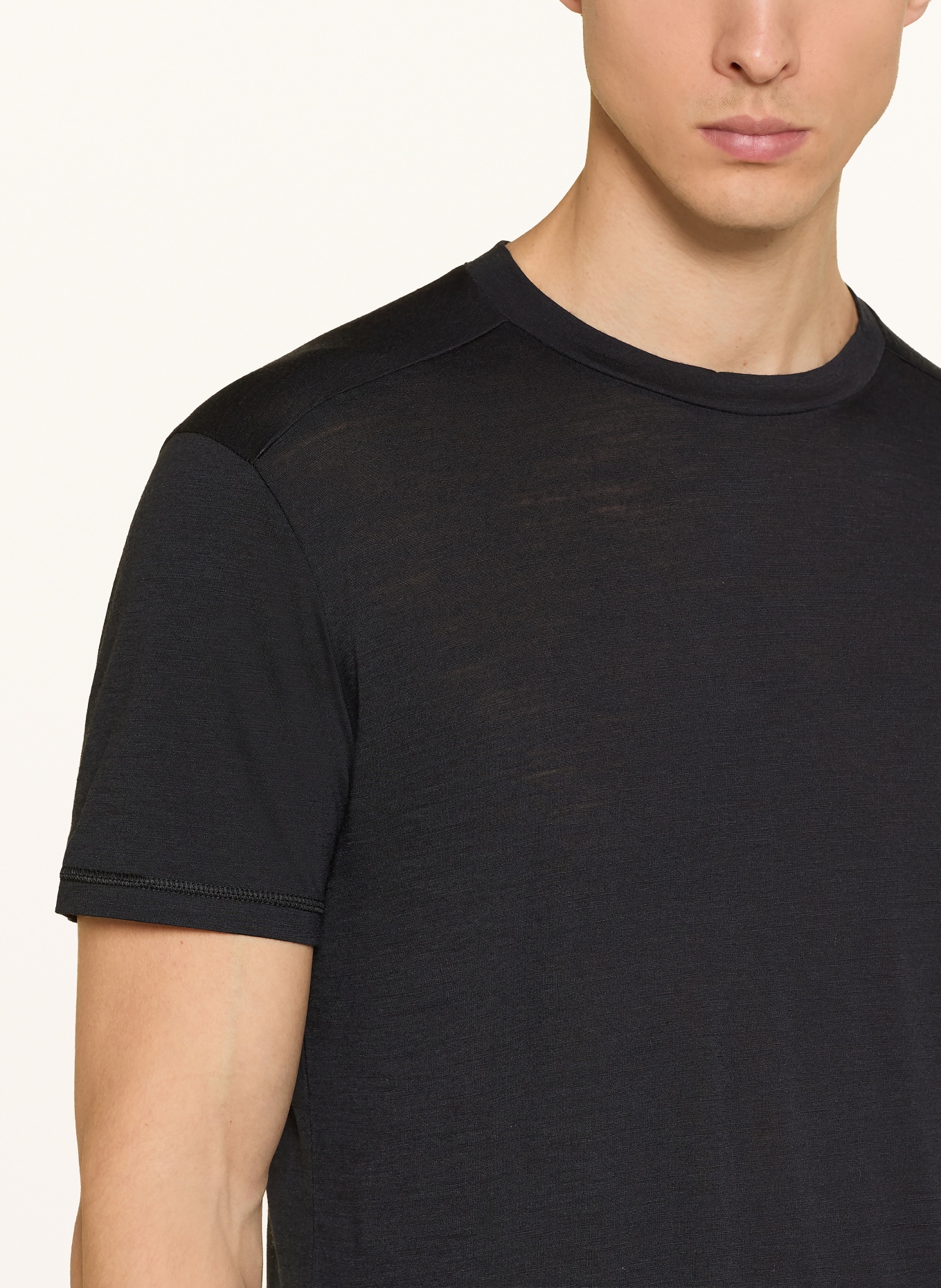 super.natural Koszulka funkcyjna ESSENTIAL z wełną merino: CZARNY