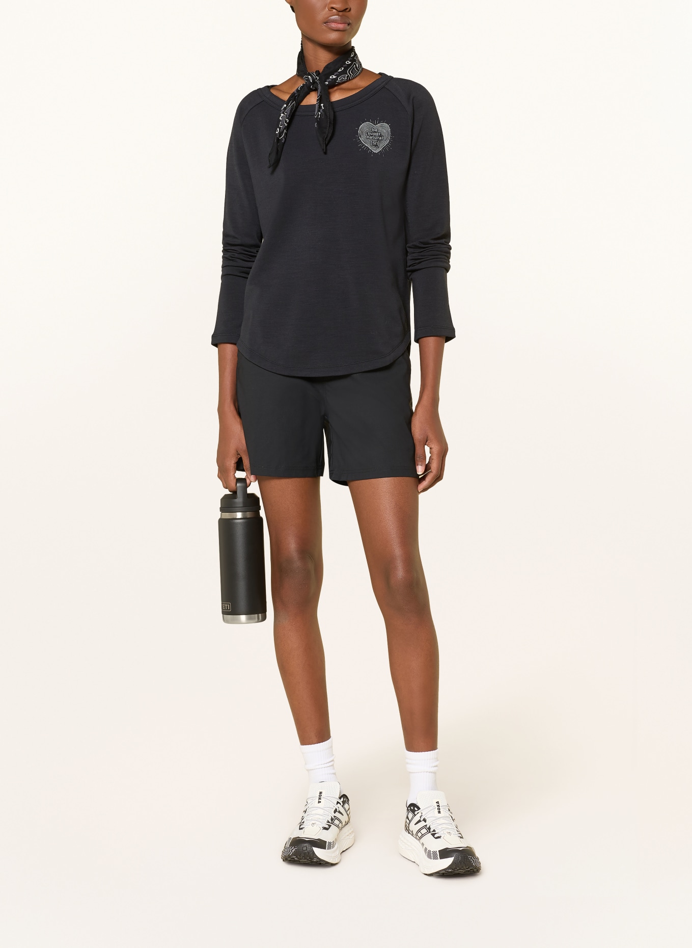 super.natural Funktionsshirt LITTLE HEARTWOOD mit Merinowolle: SCHWARZ