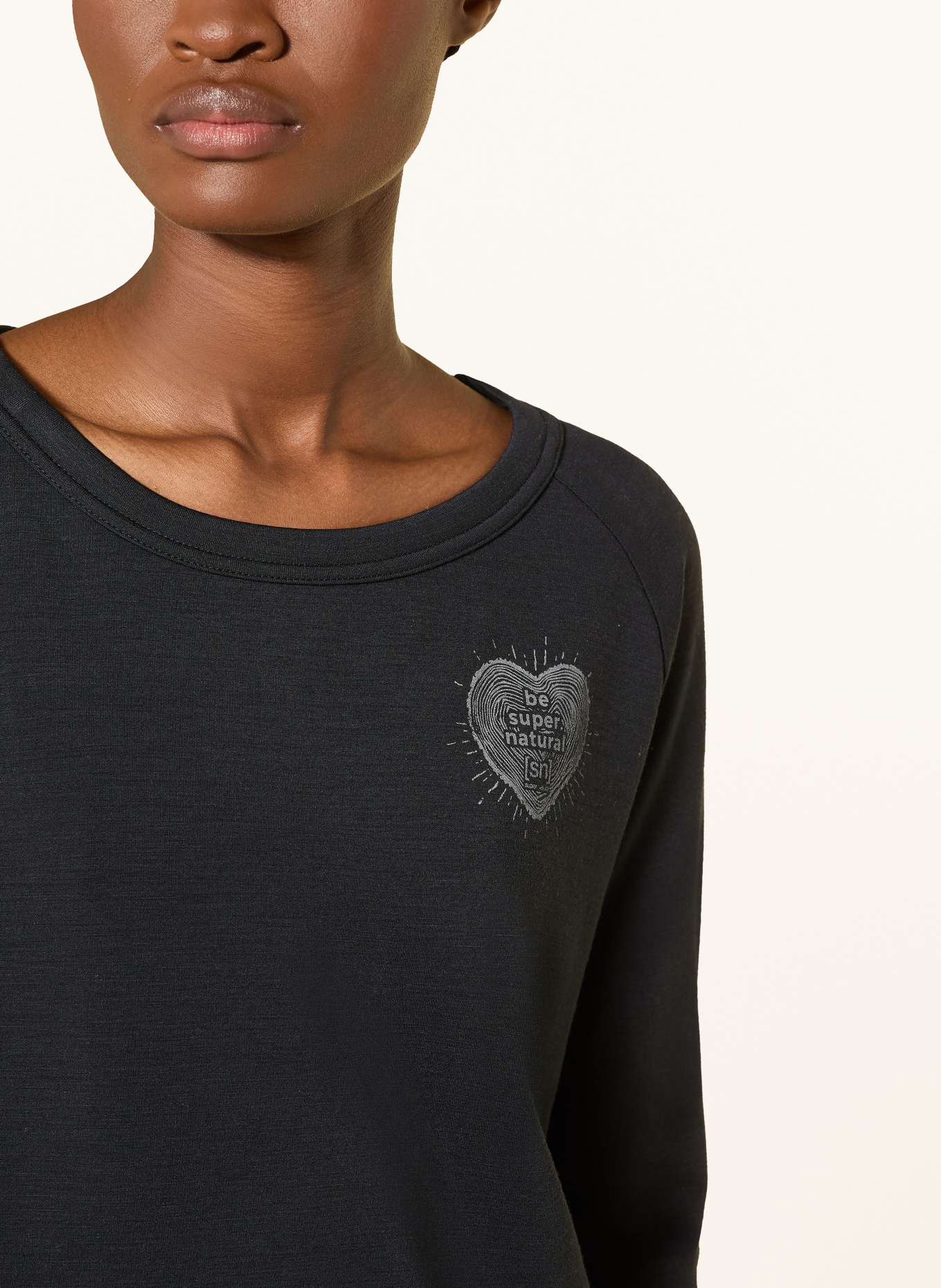 super.natural Funktionsshirt LITTLE HEARTWOOD mit Merinowolle: SCHWARZ