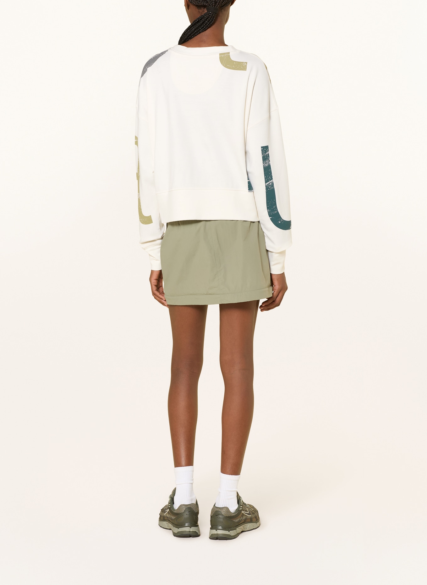 super.natural Sweatshirt CAPITAL LOGO KRISSINI mit Merinowolle: ECRU / OLIV