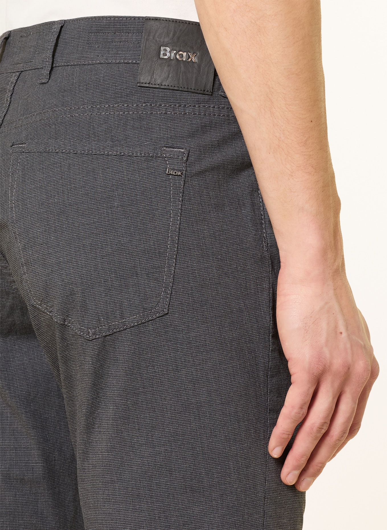 BRAX Chino CHUCK DX Modern Fit: DONKERGRIJS