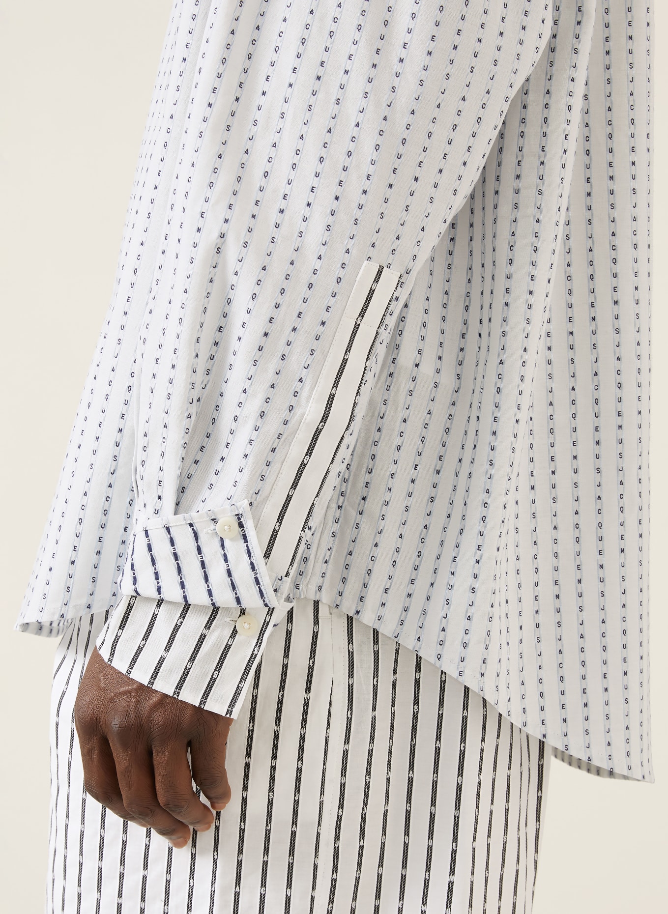 JACQUEMUS Hemd LA CHEMISE LETRO Comfort Fit: WEISS / HELLBLAU / DUNKELBLAU