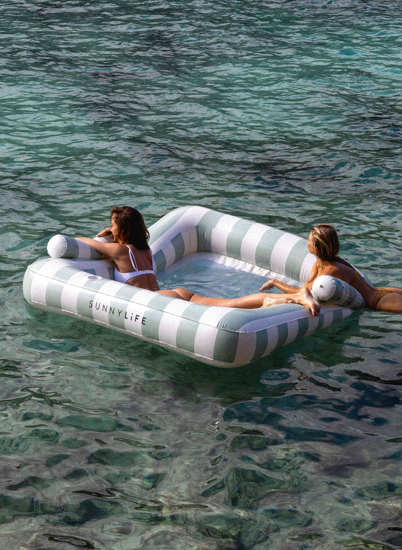 SUNNYLIFE Wasserhängematte THE VACAY: OLIV / WEISS