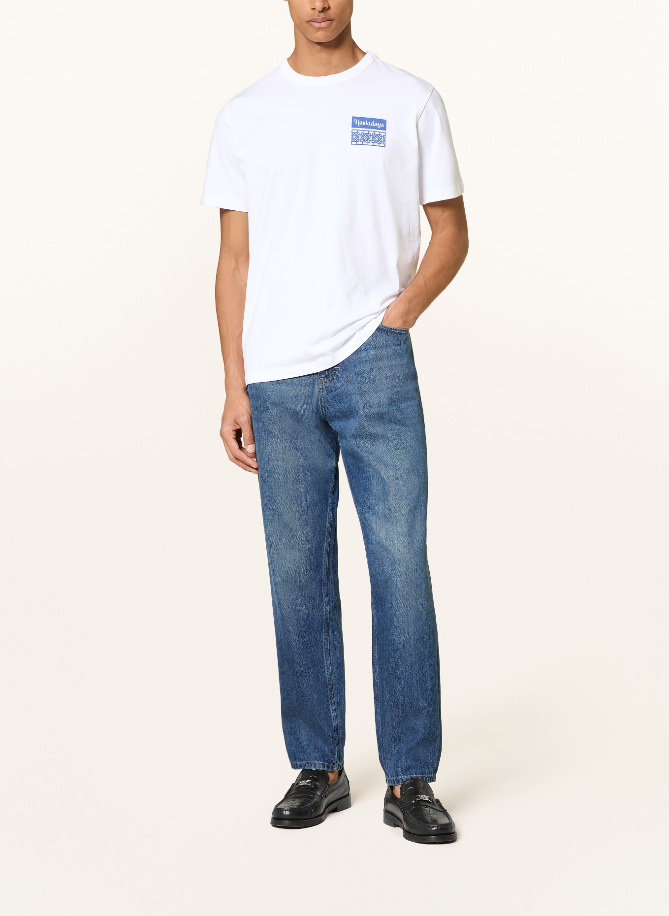 NOWADAYS T-Shirt: WEISS / HELLBLAU