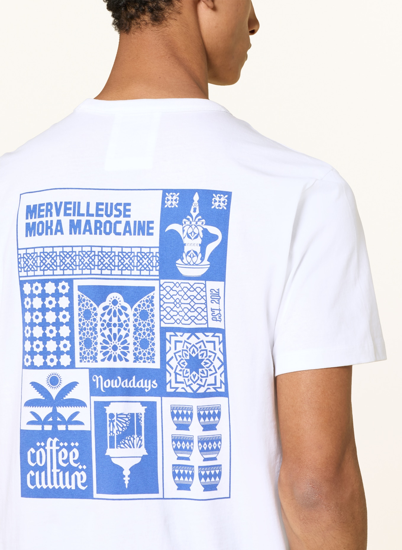 NOWADAYS T-Shirt: WEISS / HELLBLAU