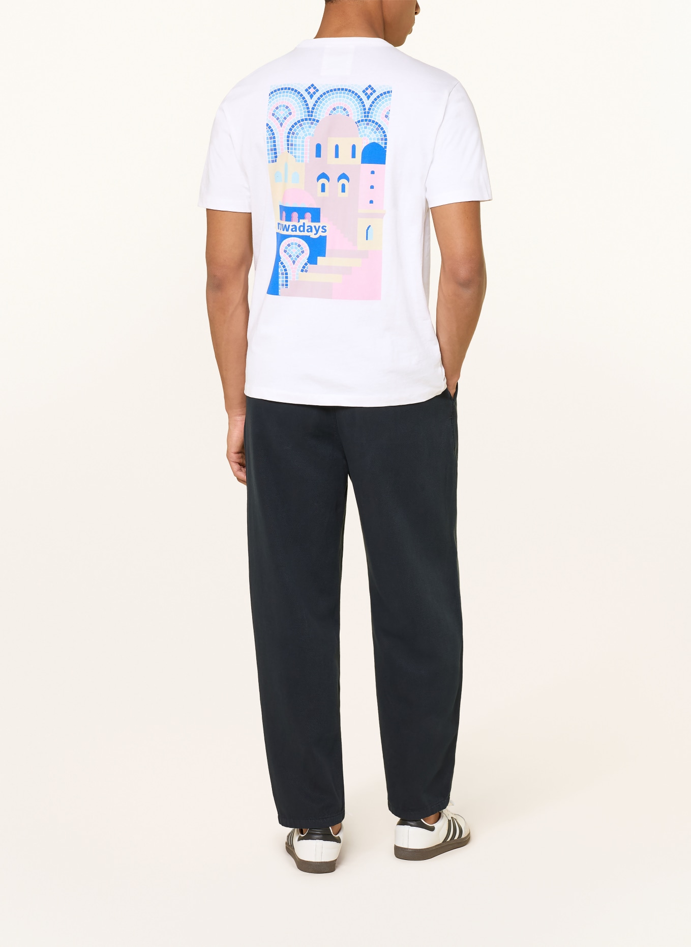 NOWADAYS T-Shirt: WEISS / ROSA / BLAU