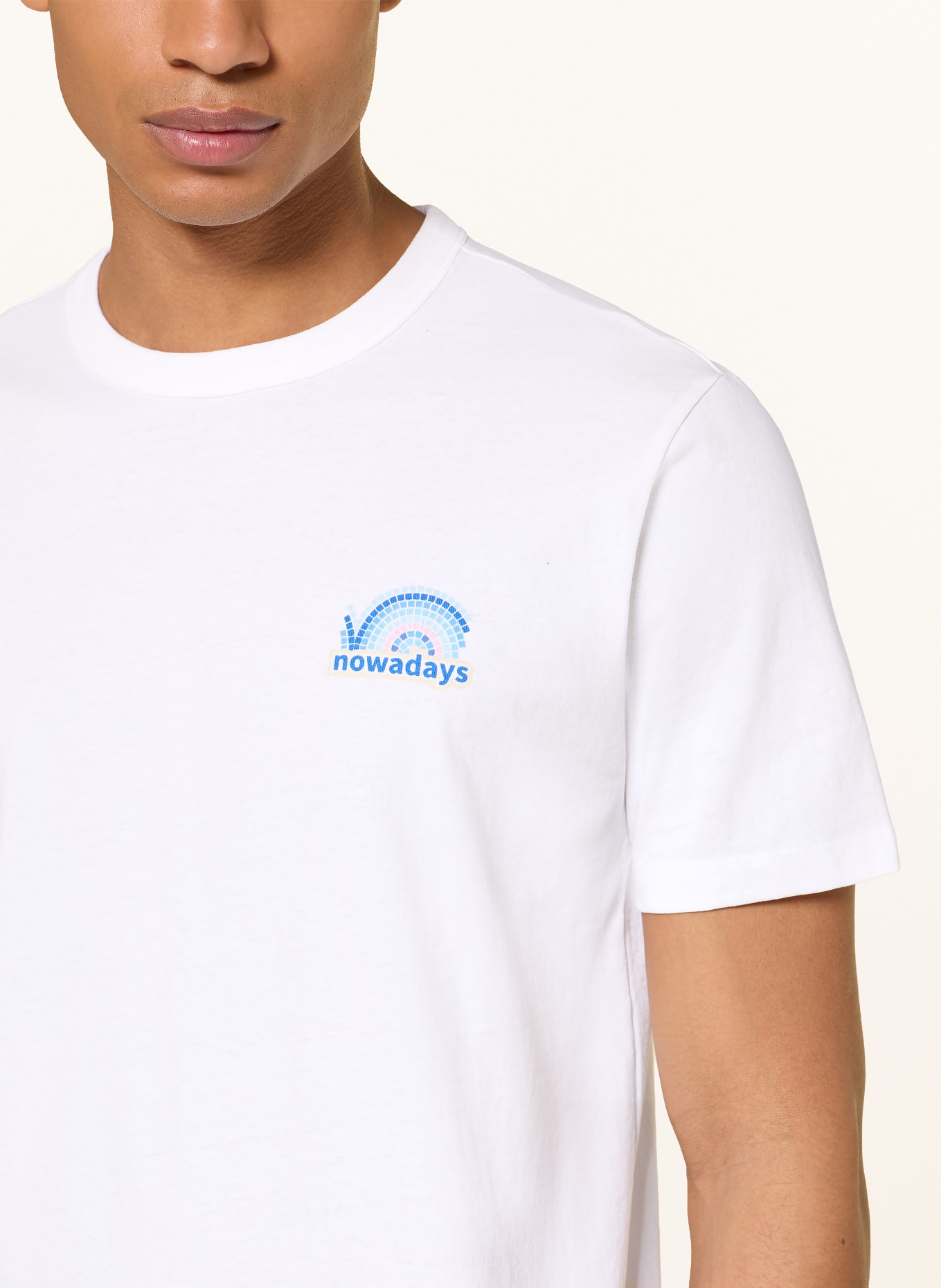 NOWADAYS T-Shirt: WEISS / ROSA / BLAU
