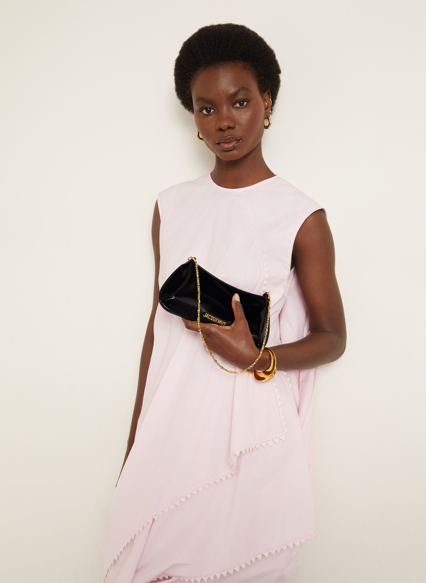 JACQUEMUS Sac à bandoulière LE PETIT BISOU CHAINE: NOIR / OR