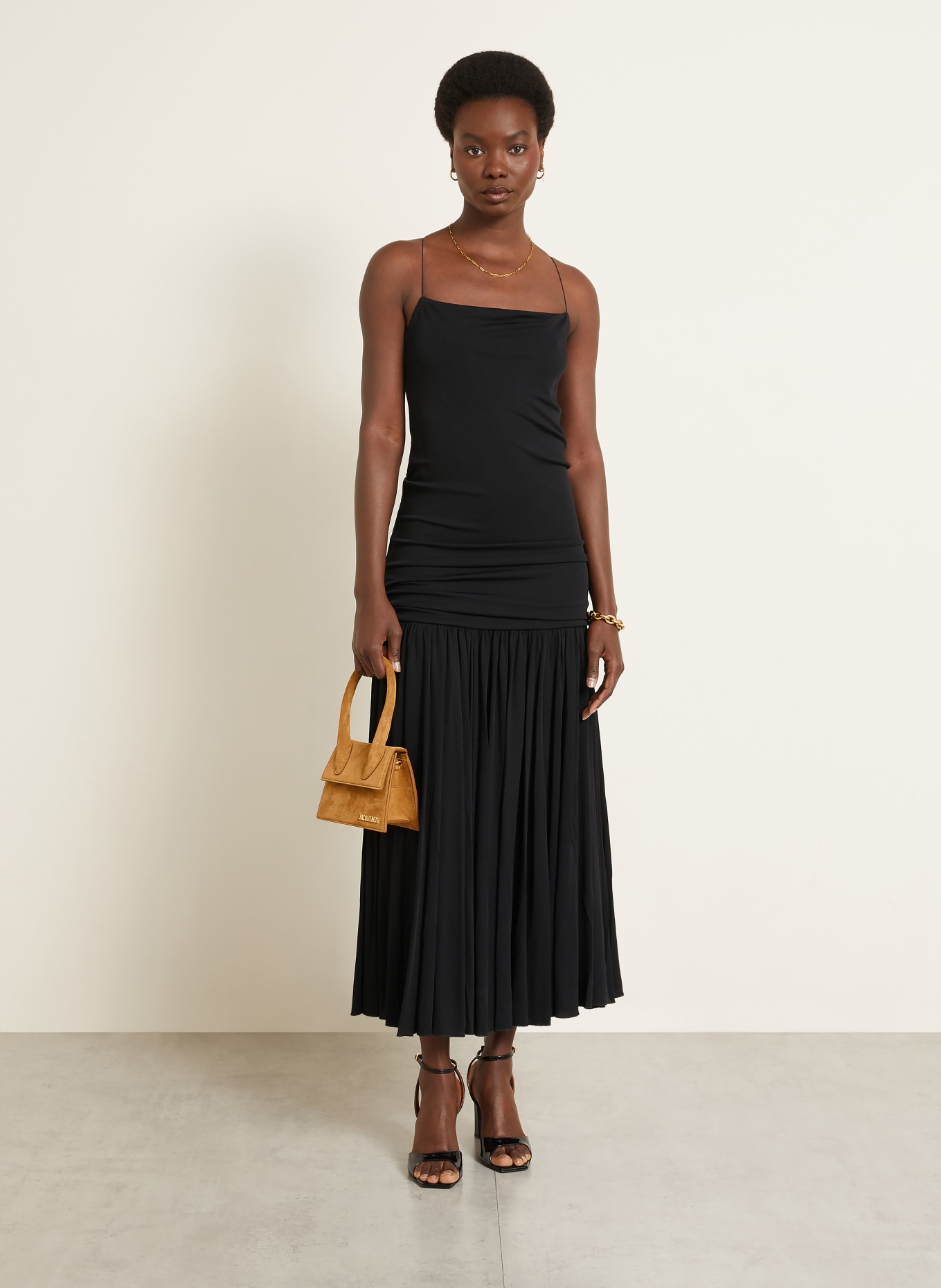 JACQUEMUS Schoudertas LE CHIQUITO MOYEN: COGNAC / GOUD