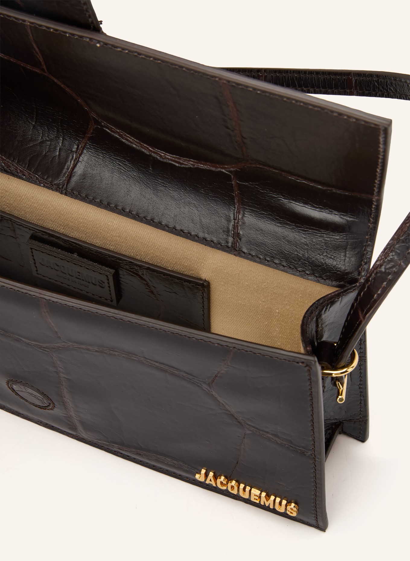 JACQUEMUS Schultertasche LE BAMBINO LONG: DUNKELBRAUN / GOLD