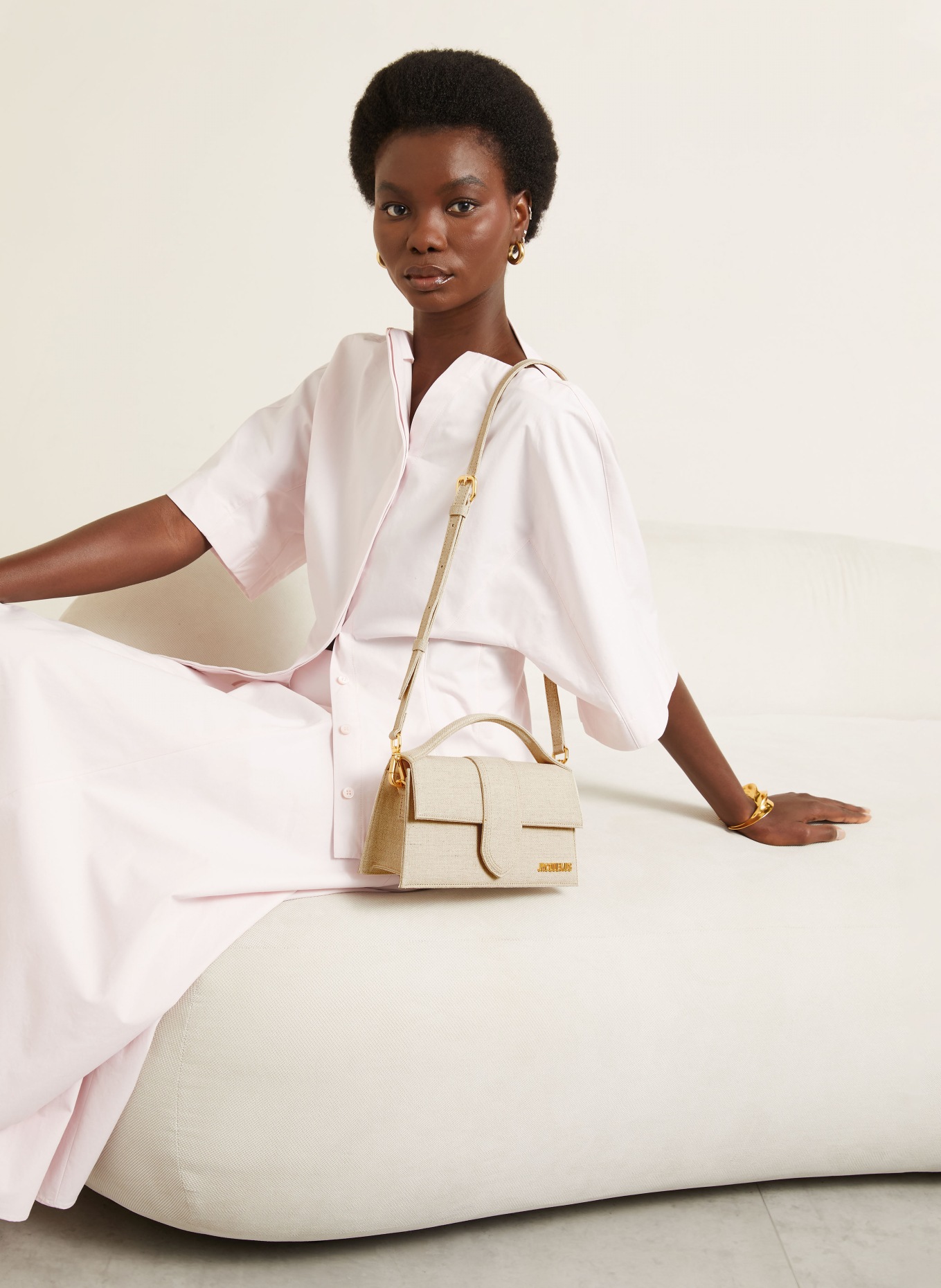 JACQUEMUS LE GRAND BAMBINO Handbag: BEIGE / GOLD