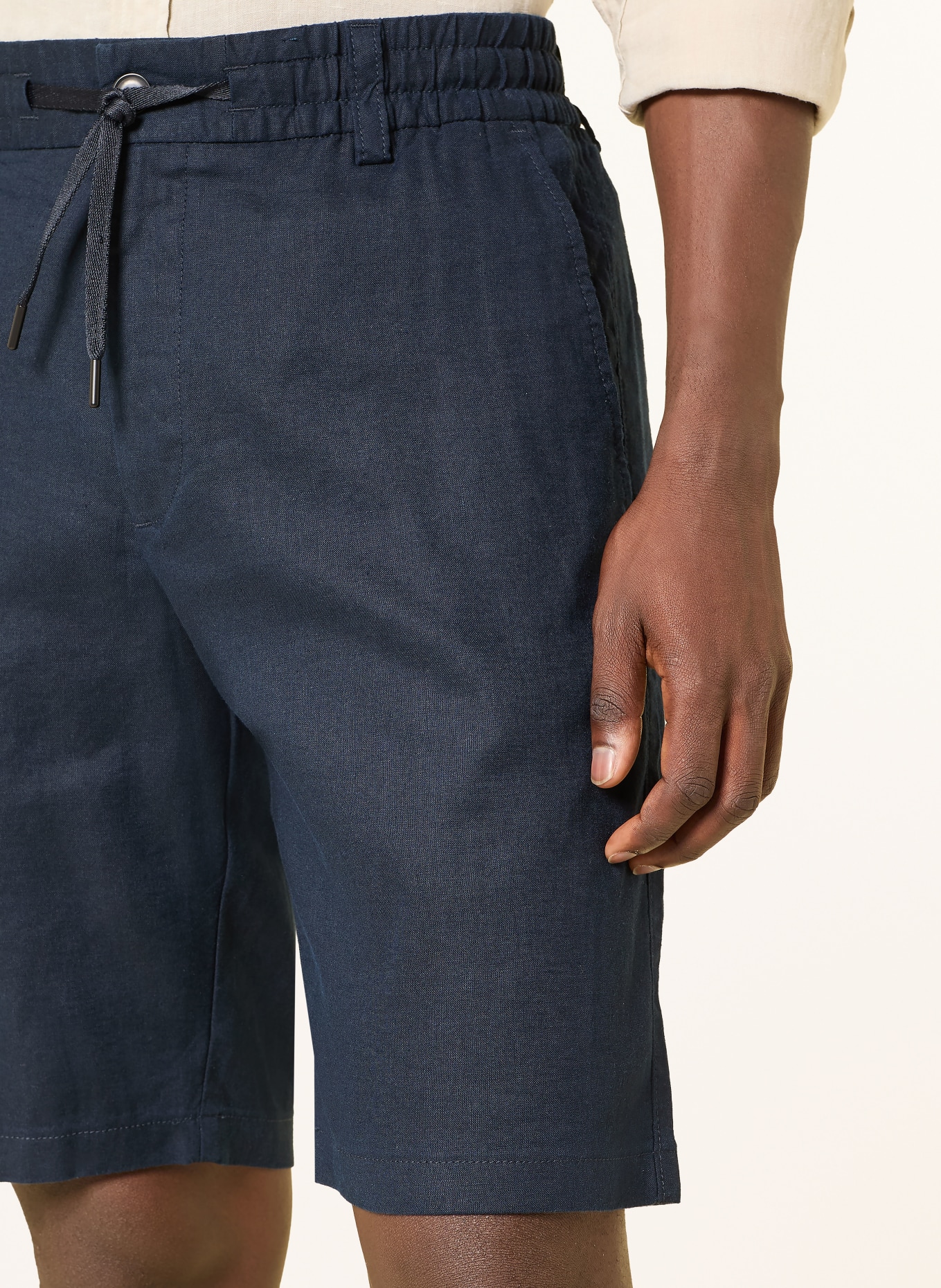 BOSS Chinoshorts CHINO Tapered Fit mit Leinen: DUNKELBLAU