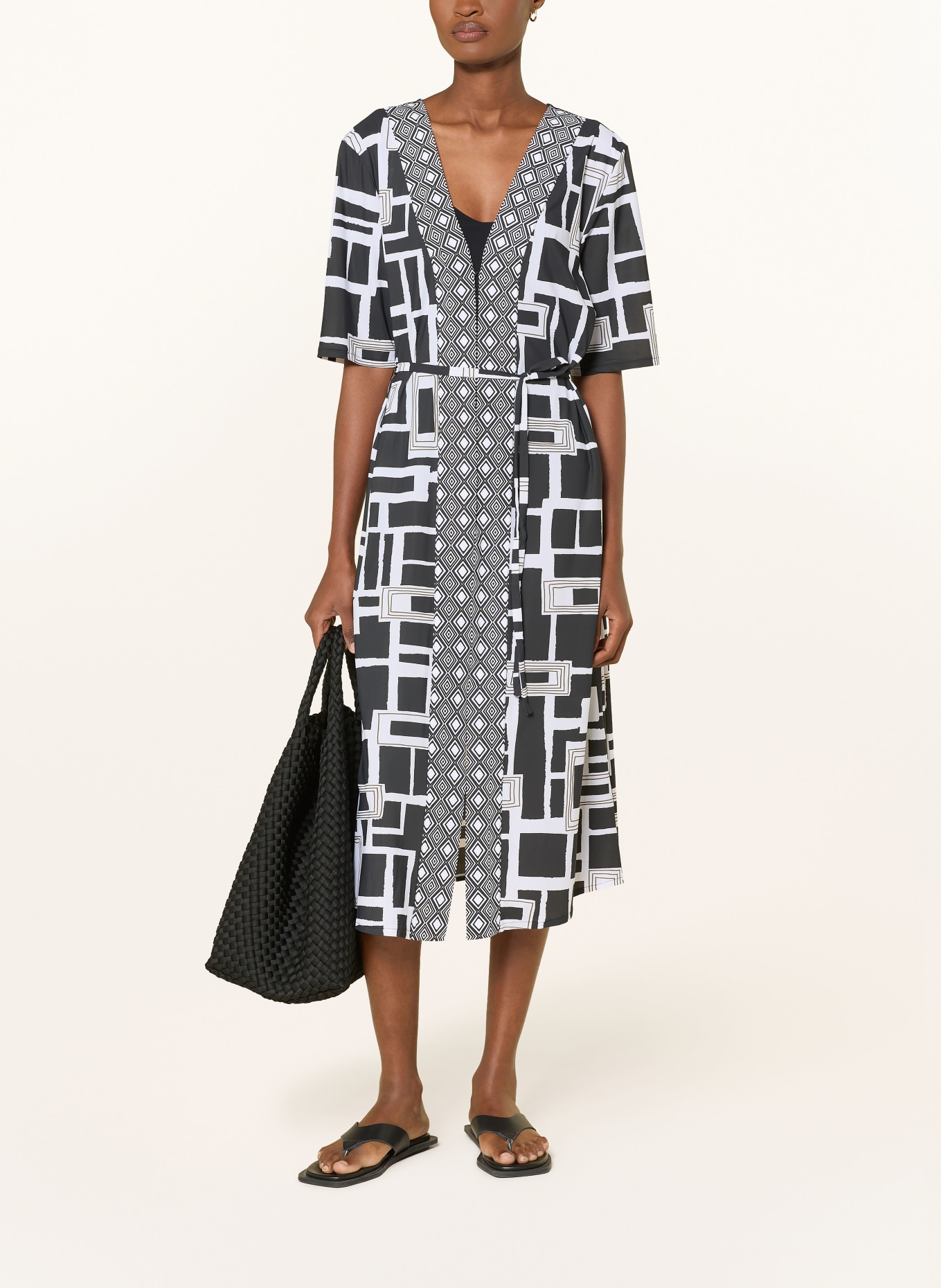 Charmline Kaftan GRAPHIC FRAME: SCHWARZ / WEISS