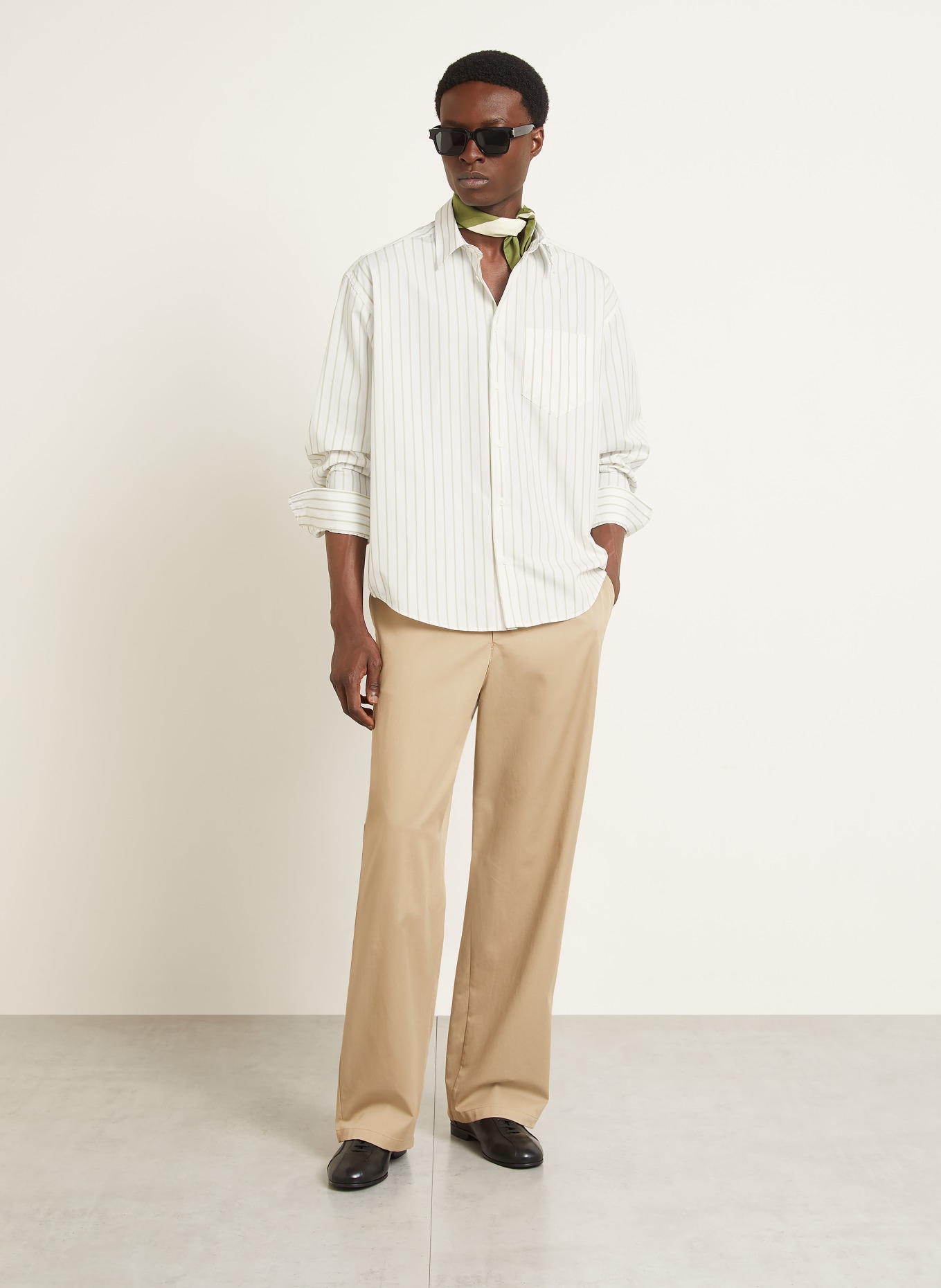 AMI PARIS Hemd Comfort Fit: WEISS / HELLGRÜN